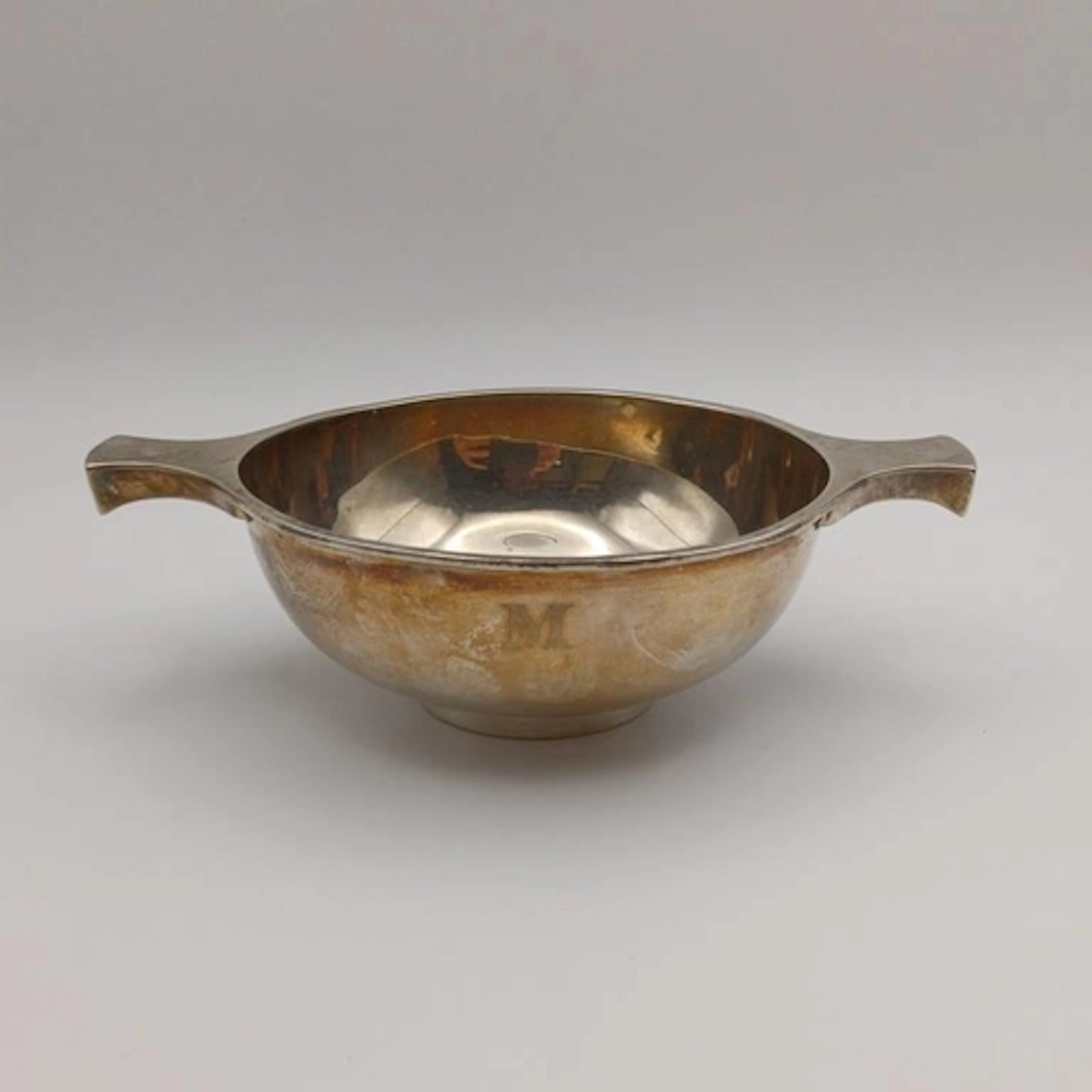 A SILVER QUAICH BY BROOK & SON, SHEFFIELD 1912, 14.5CM WIDE,...