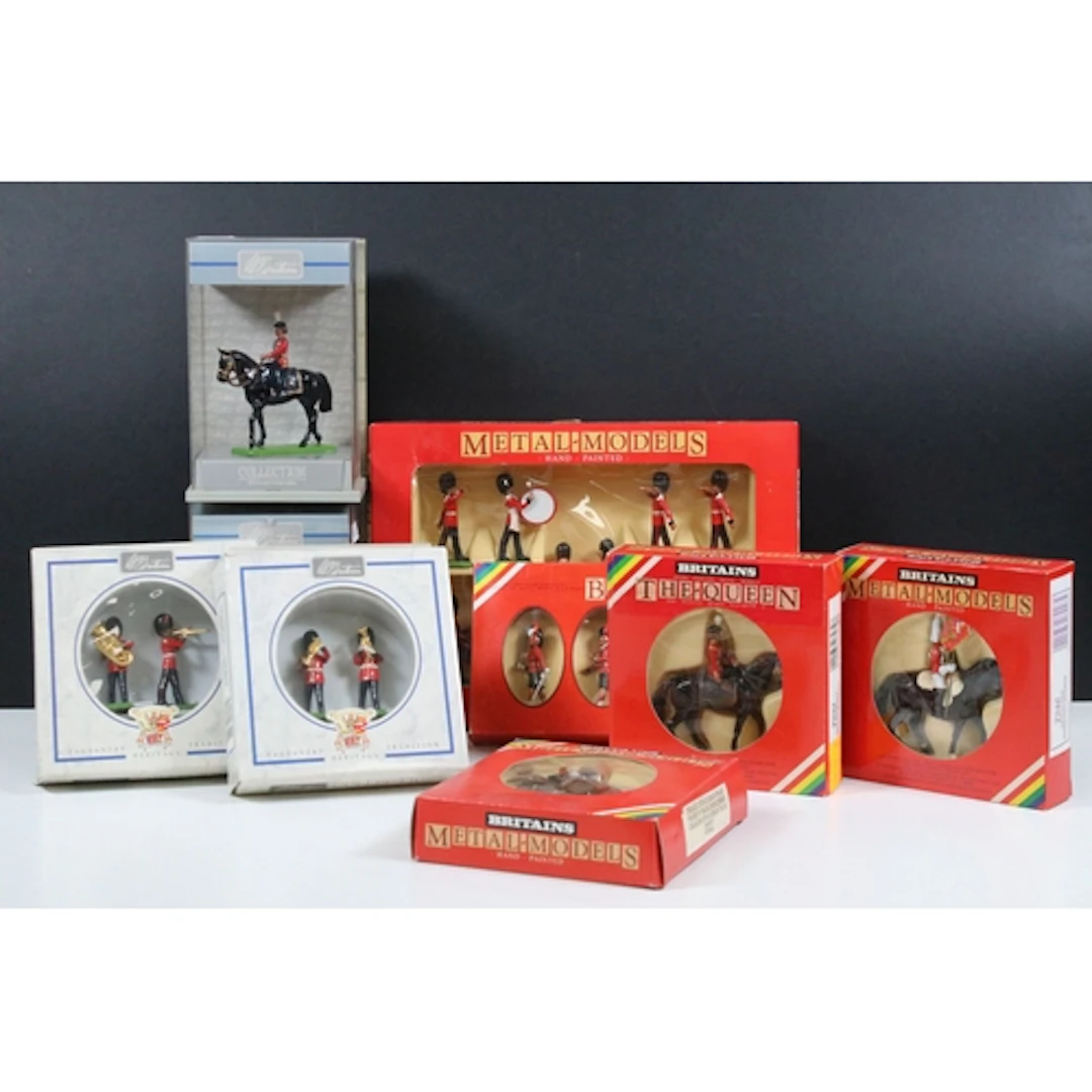 Nine boxed / cased Britains figures and figure sets to inclu...