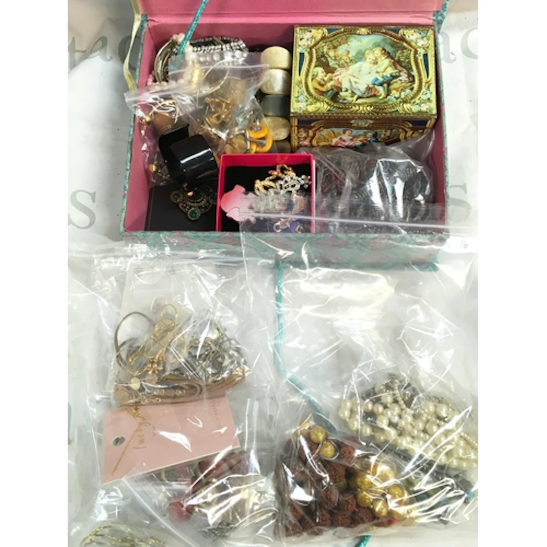 A big box of costume Jewellery 50 pieces of earrings Approx ...
