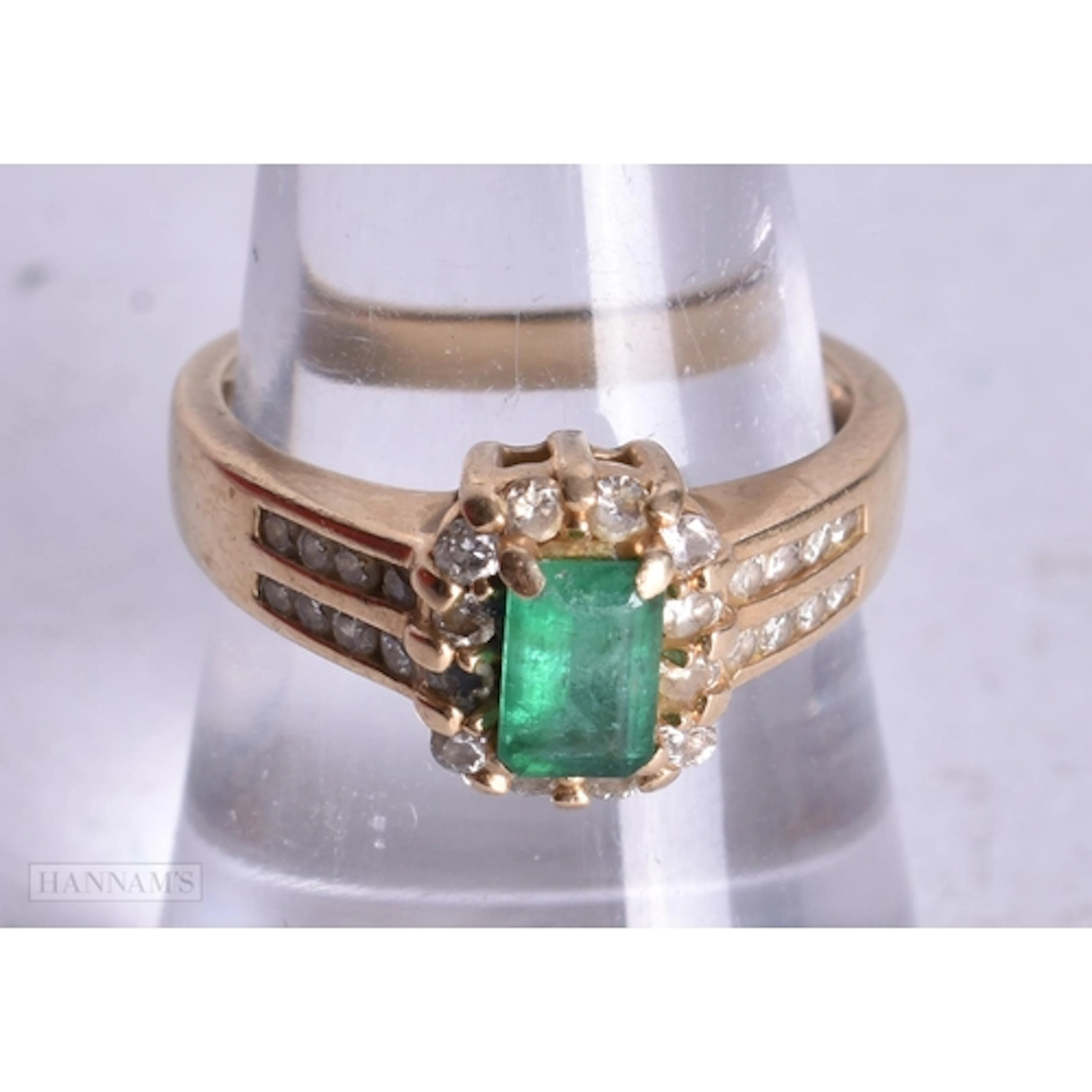 14ct gold emerald diamond cluster ring (4.2g). N/O.