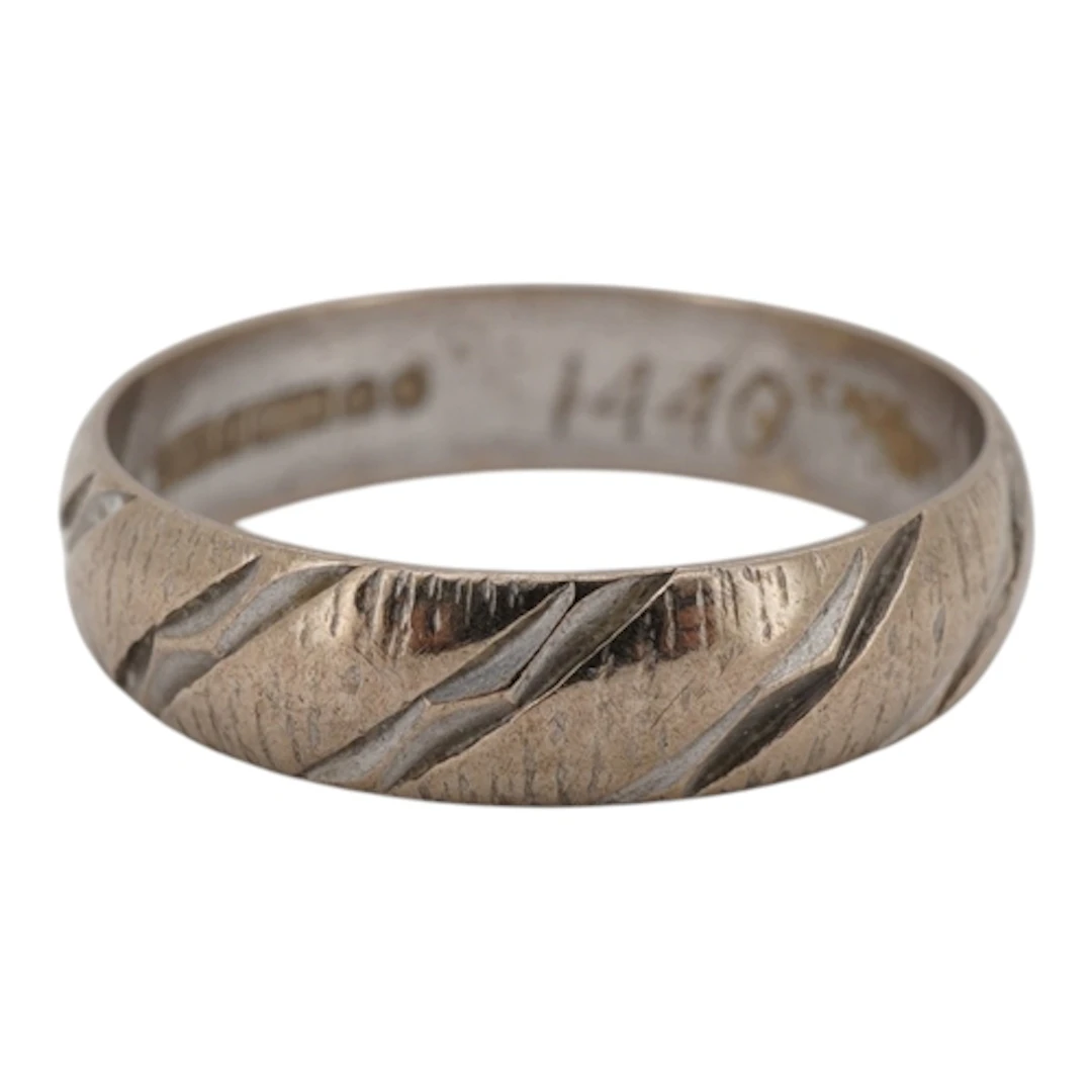 A 1970's spiral engraved 9ct white gold band, size P, 2.6 gr...