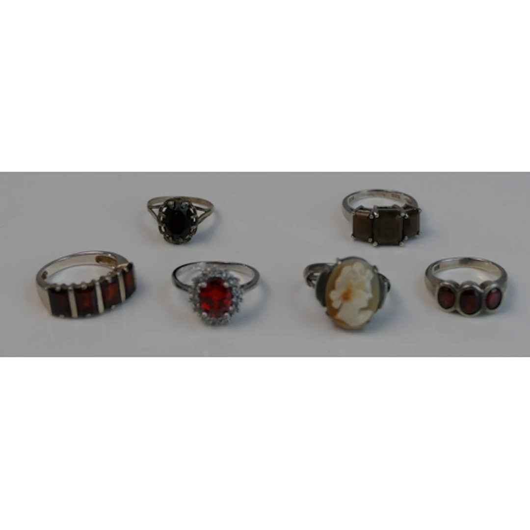 Six silver rings, 24.9g