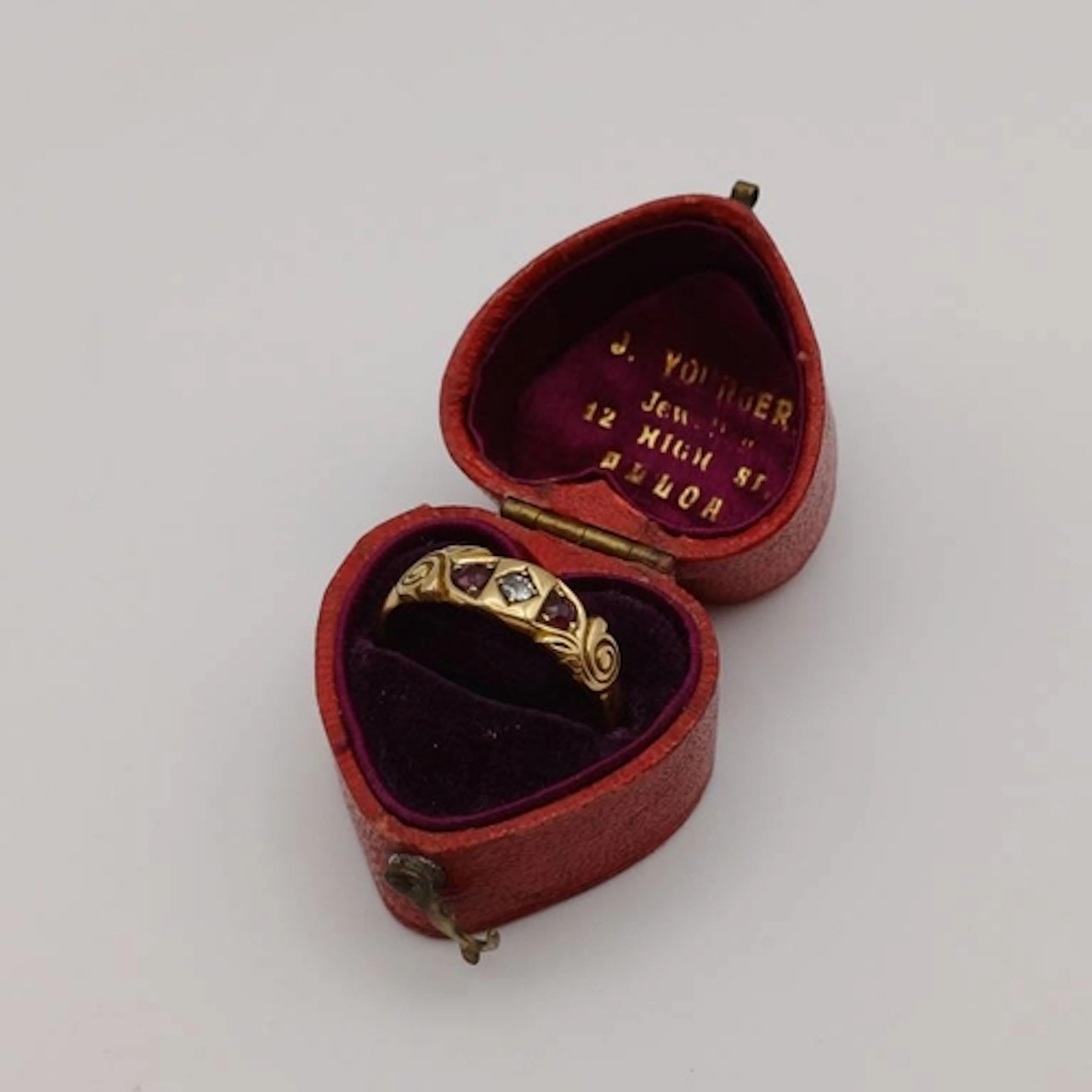 VICTORIAN 18CT GOLD RUBY & DIAMOND 3- STONE RING, BIRMINGHAM...