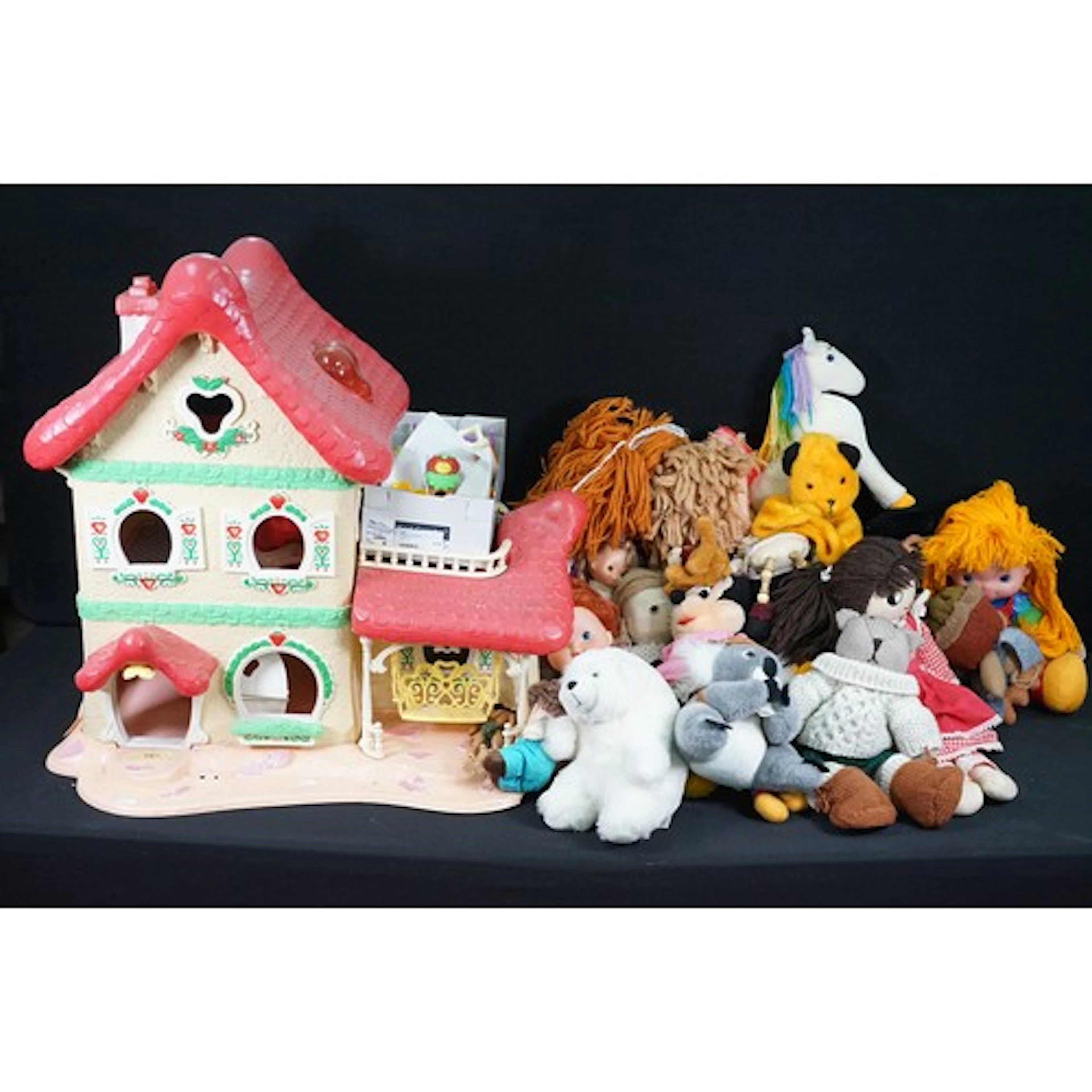 Collection of soft toys and dolls to include Cabbage Patch K...