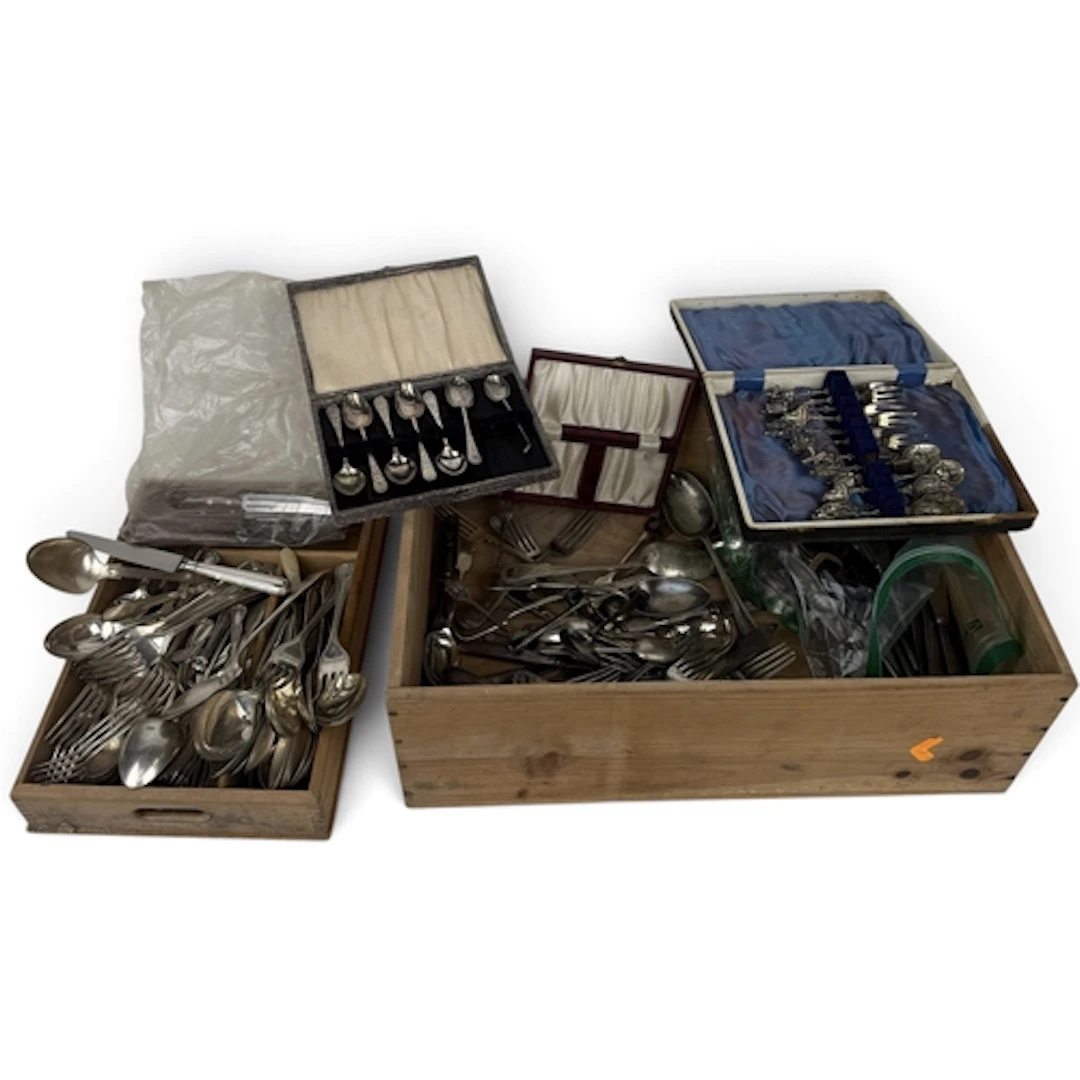 A LARGE COLLECTION OF ELECTROPLATE FLATWARE AND CUTLERY, SOM...