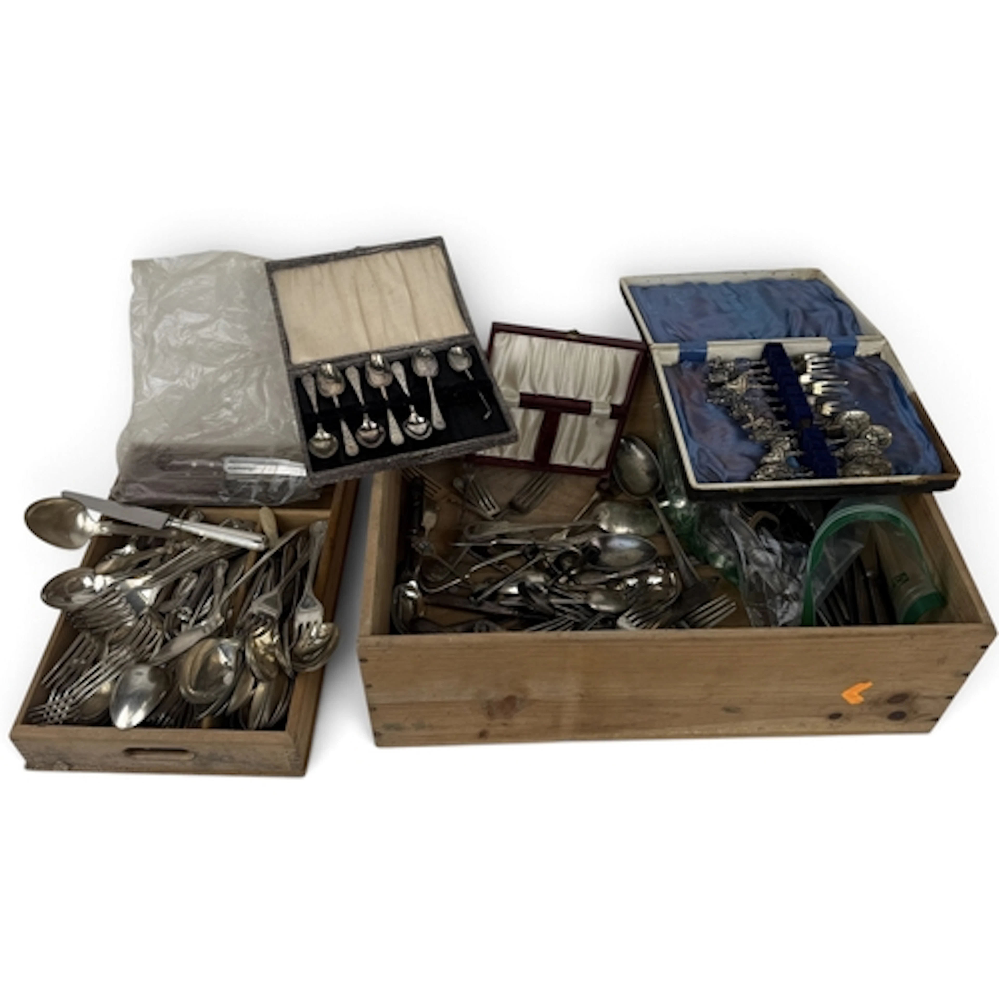 A LARGE COLLECTION OF ELECTROPLATE FLATWARE AND CUTLERY, SOM...