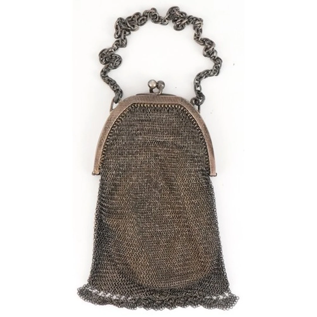 Antique silver mounted chainmail coin purse, London 1925, 28...