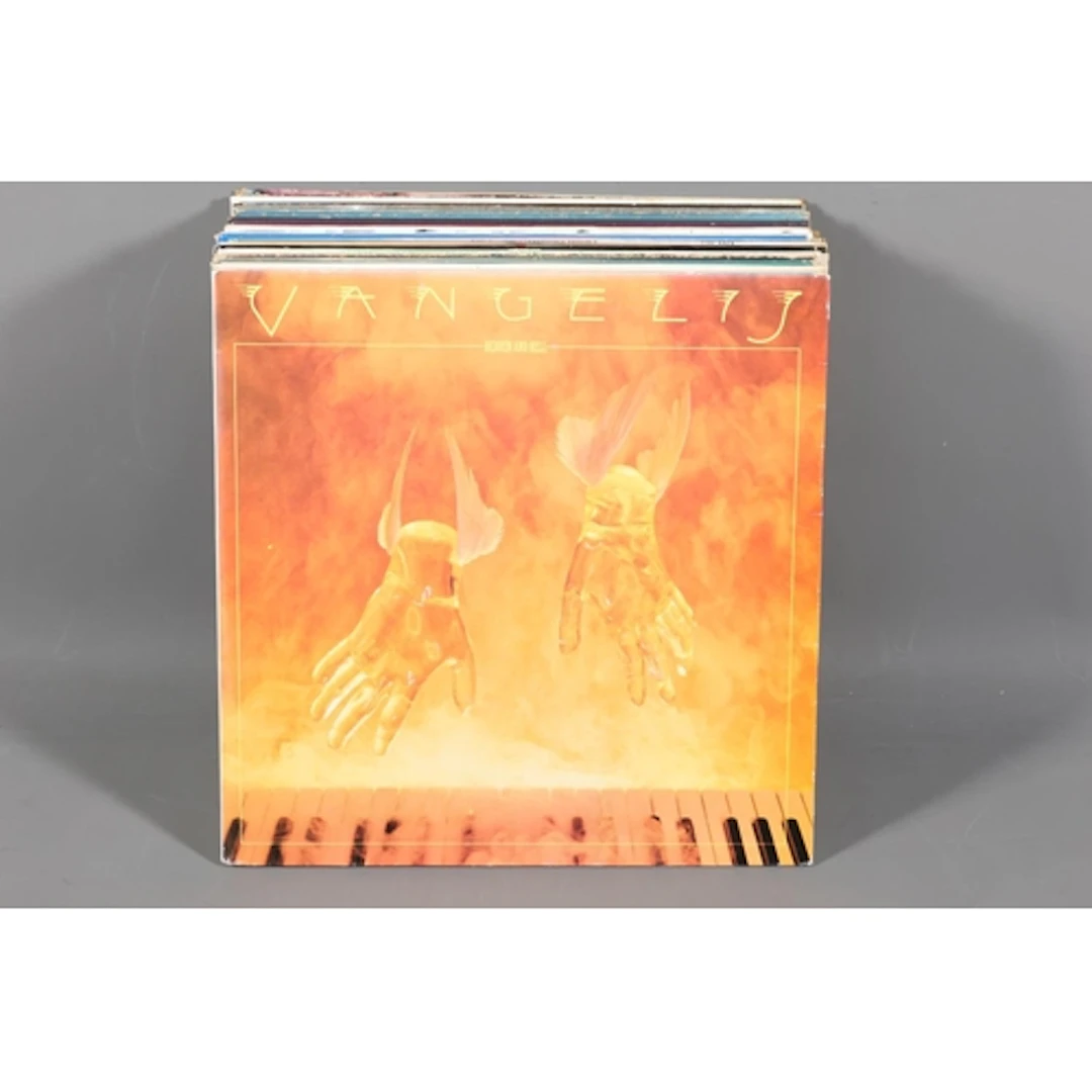 Box containing mixed vinyl records to include The Faces, Kin...
