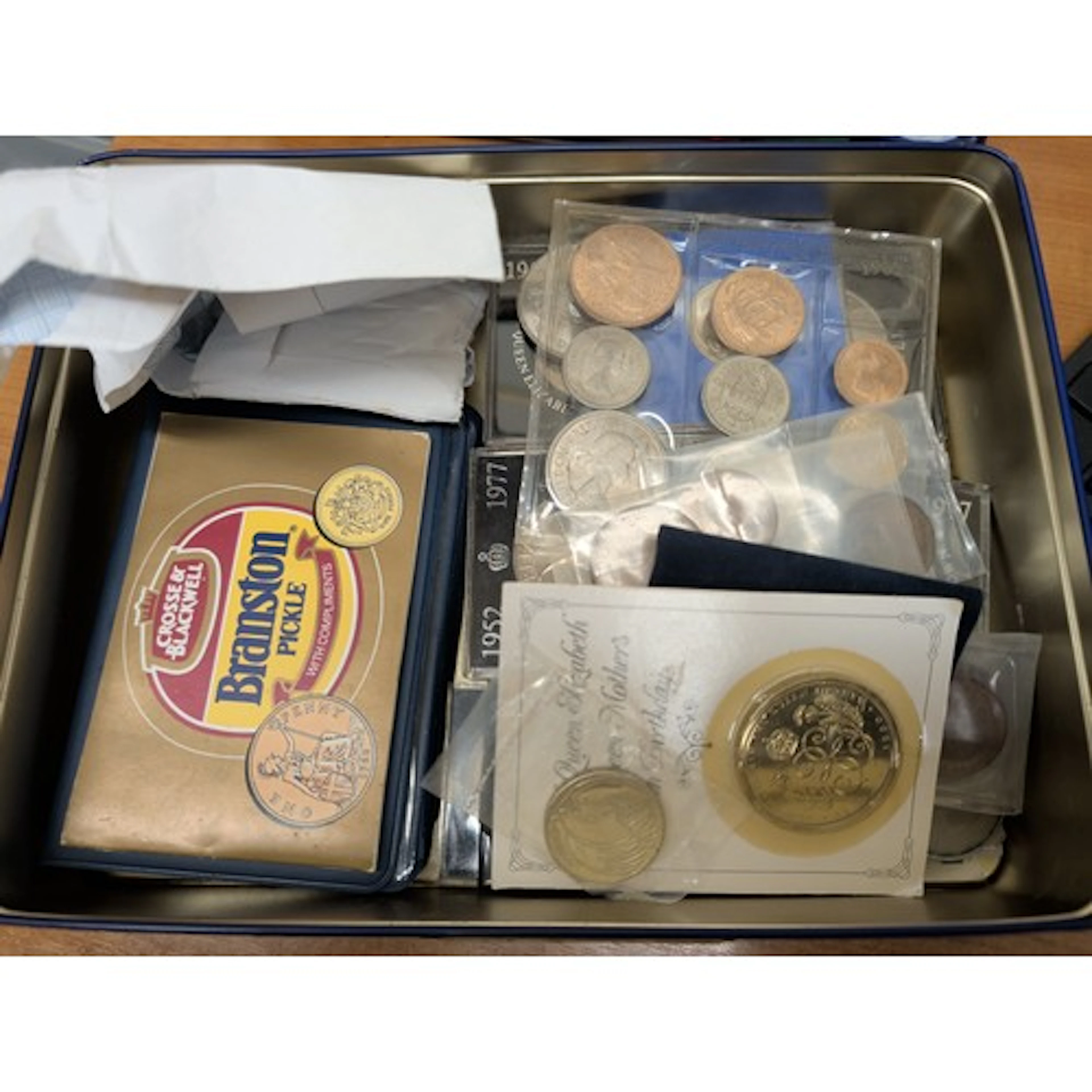 Coin collection to include British £5 crowns 19990 and...