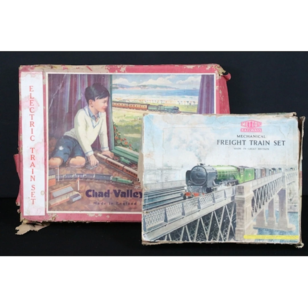 Two boxed O gauge tin plate train sets to include Mettoy Mec...