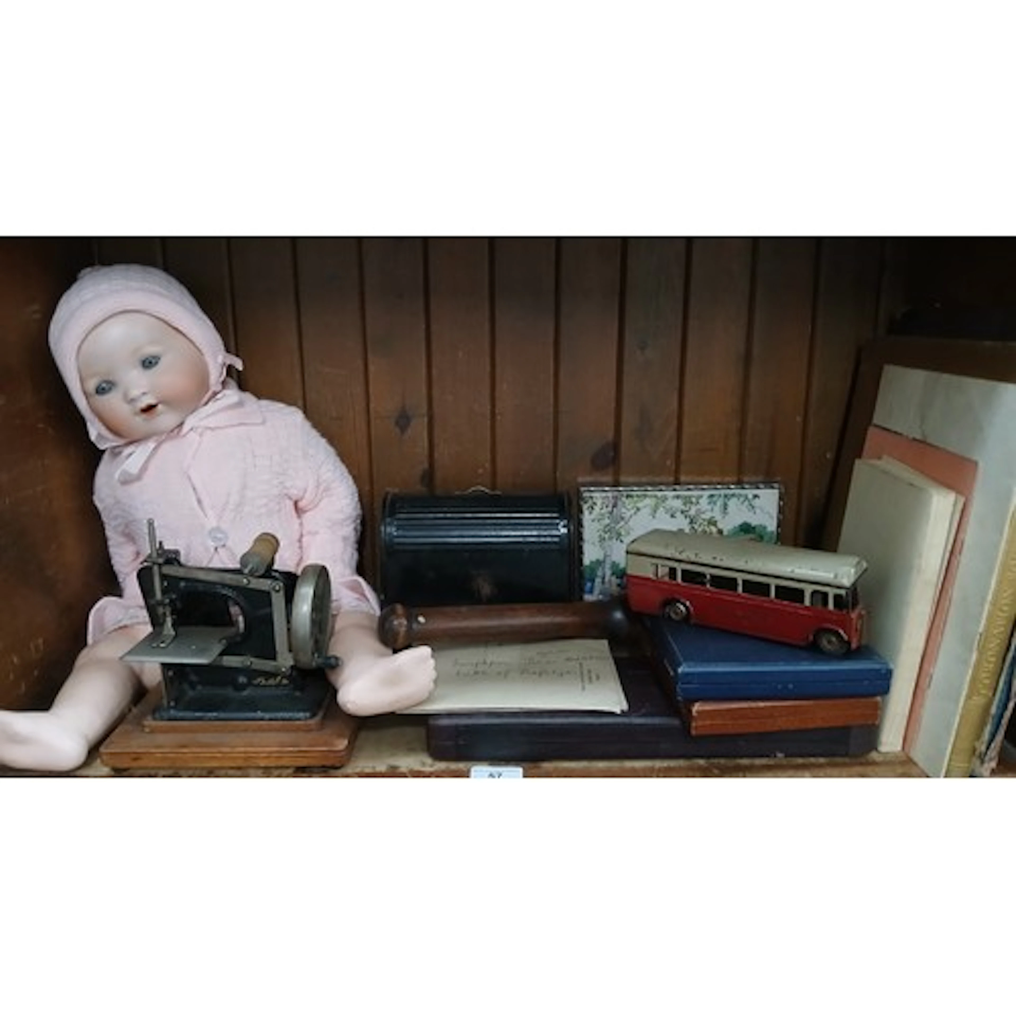 A mixed lot of collectables comprising an Armand Marseille d...
