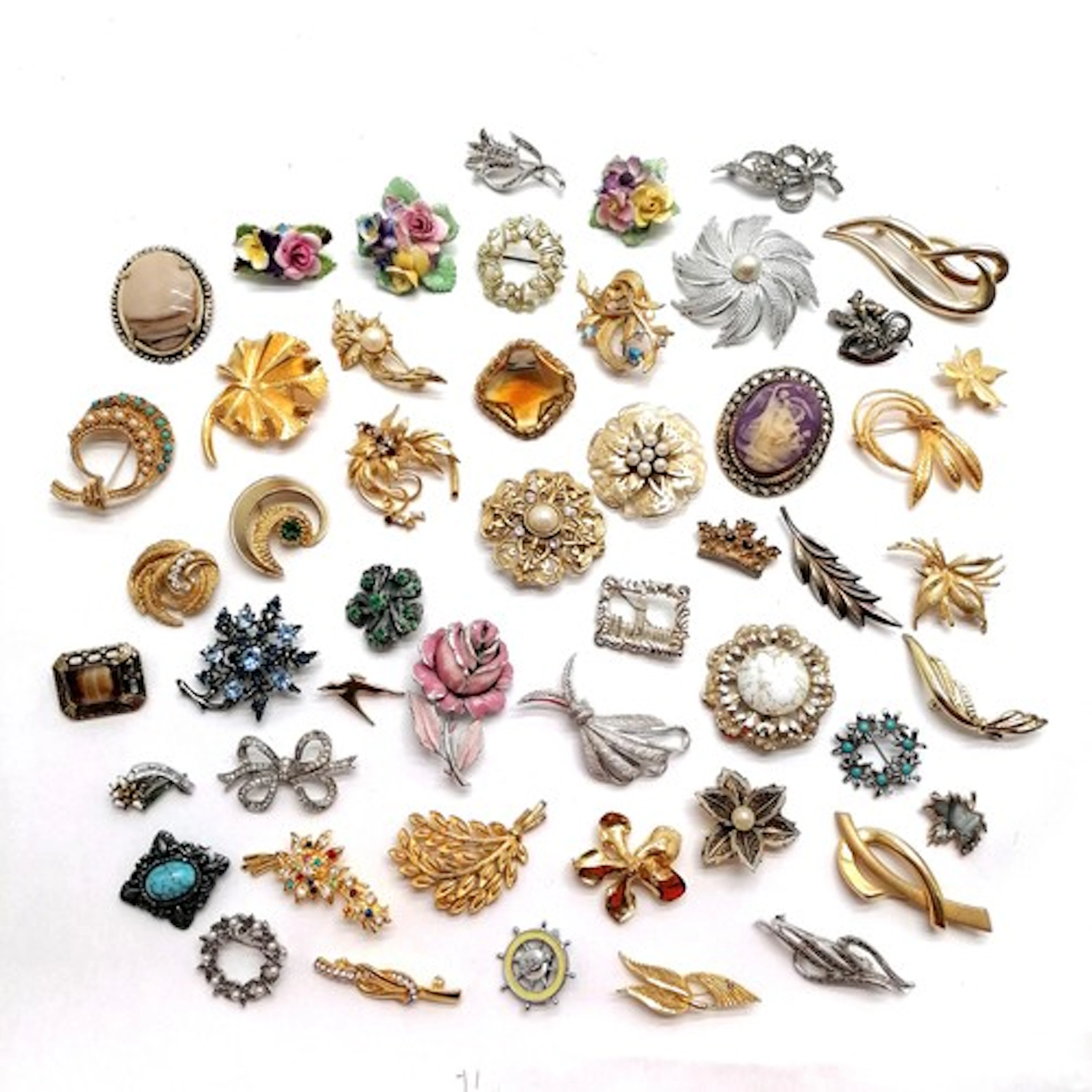 50 x costume brooches