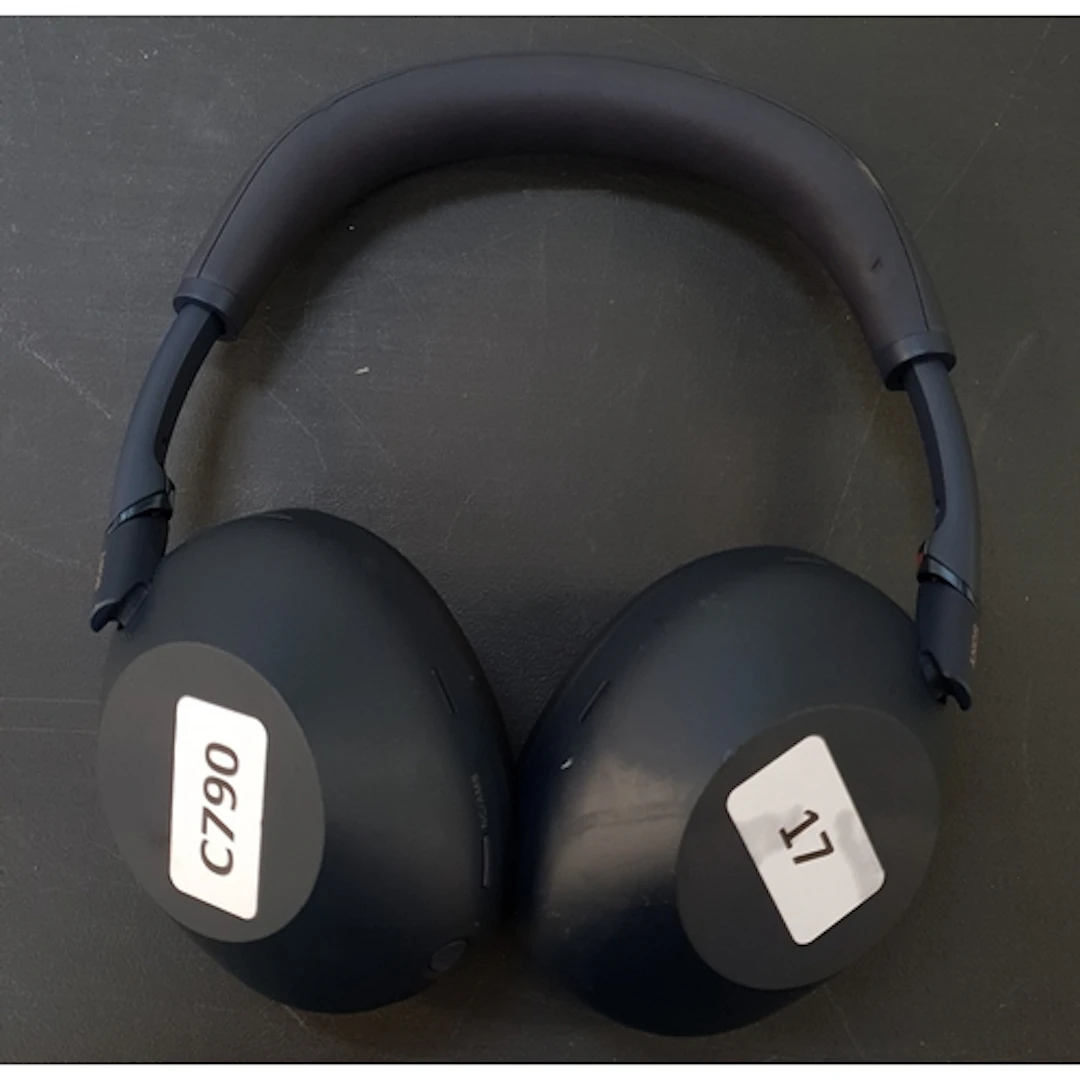 PAIR OF SONY WH-1000XM6 NOISE CANCELLING HEADPHONES