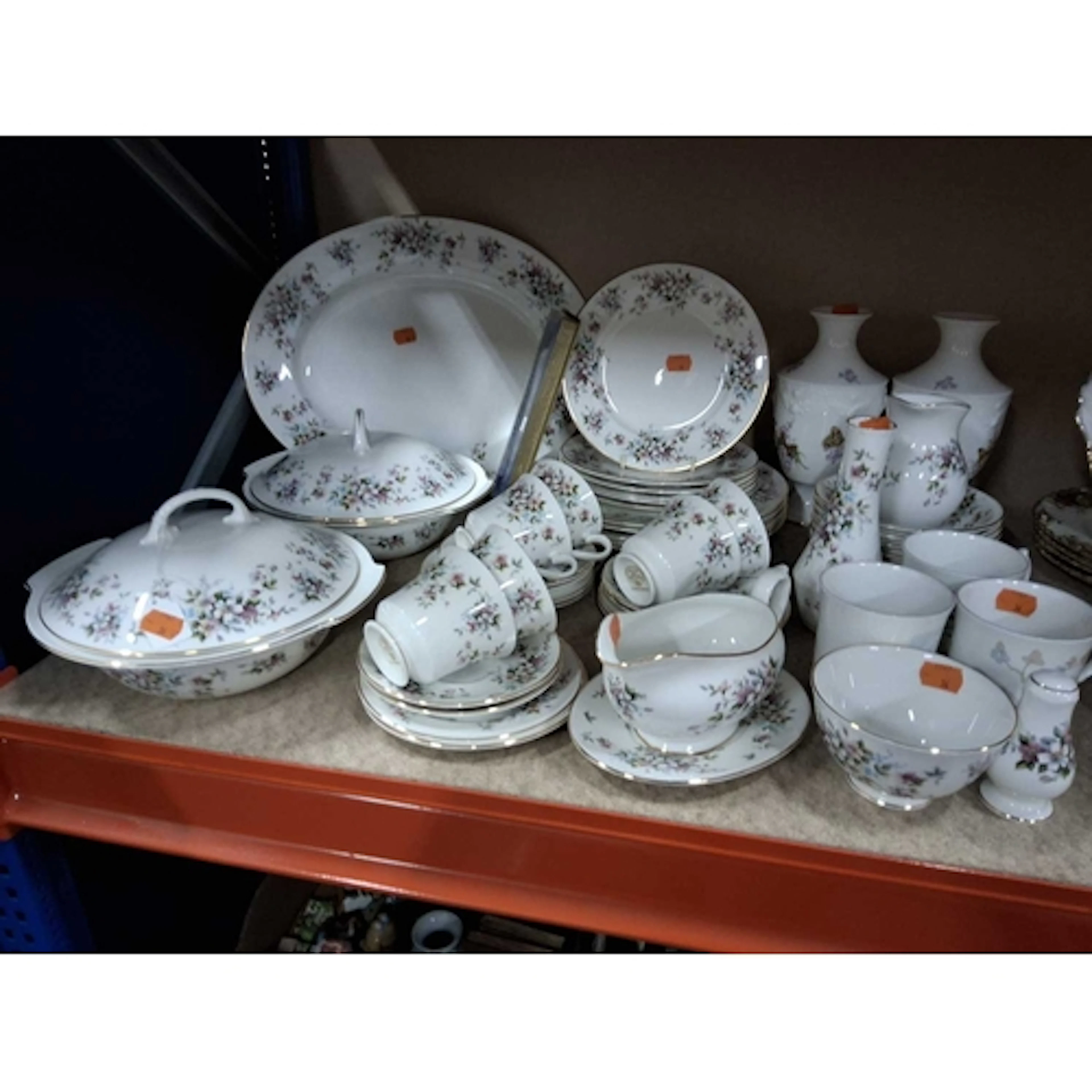 A ROYAL GRAFTON 'SUMMER MELODY' PATTERN DINNER SERVICE compr...