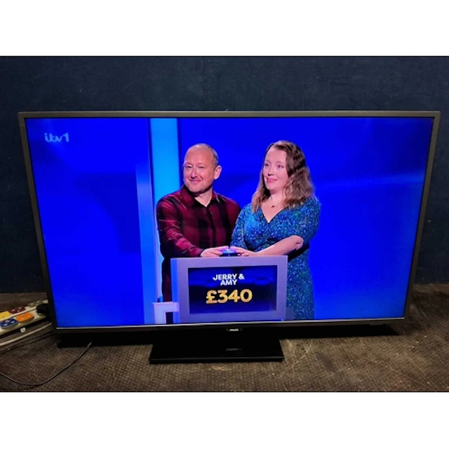 A PHILIPS 50PUS6262/05 50in TV on stand (PAT passed and work...