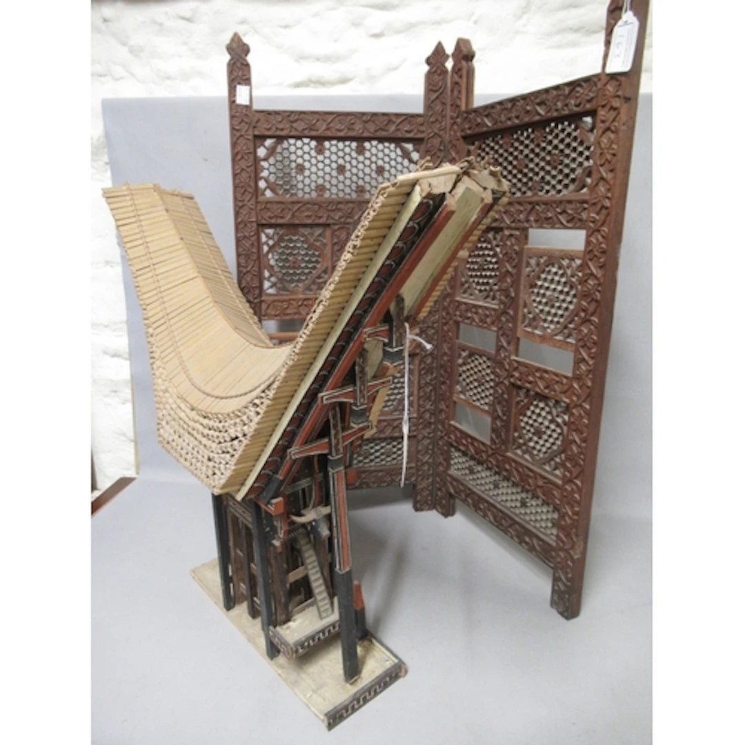 Table top Indonesian Tongkonan model building, 54cm wide x 5...