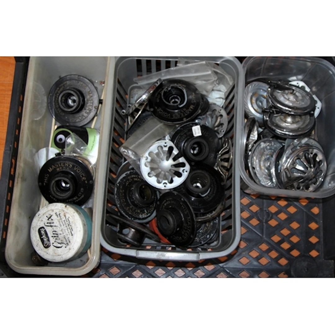 A tray of vintage HMV 5a and 5b gramophone soundboxes for sp...
