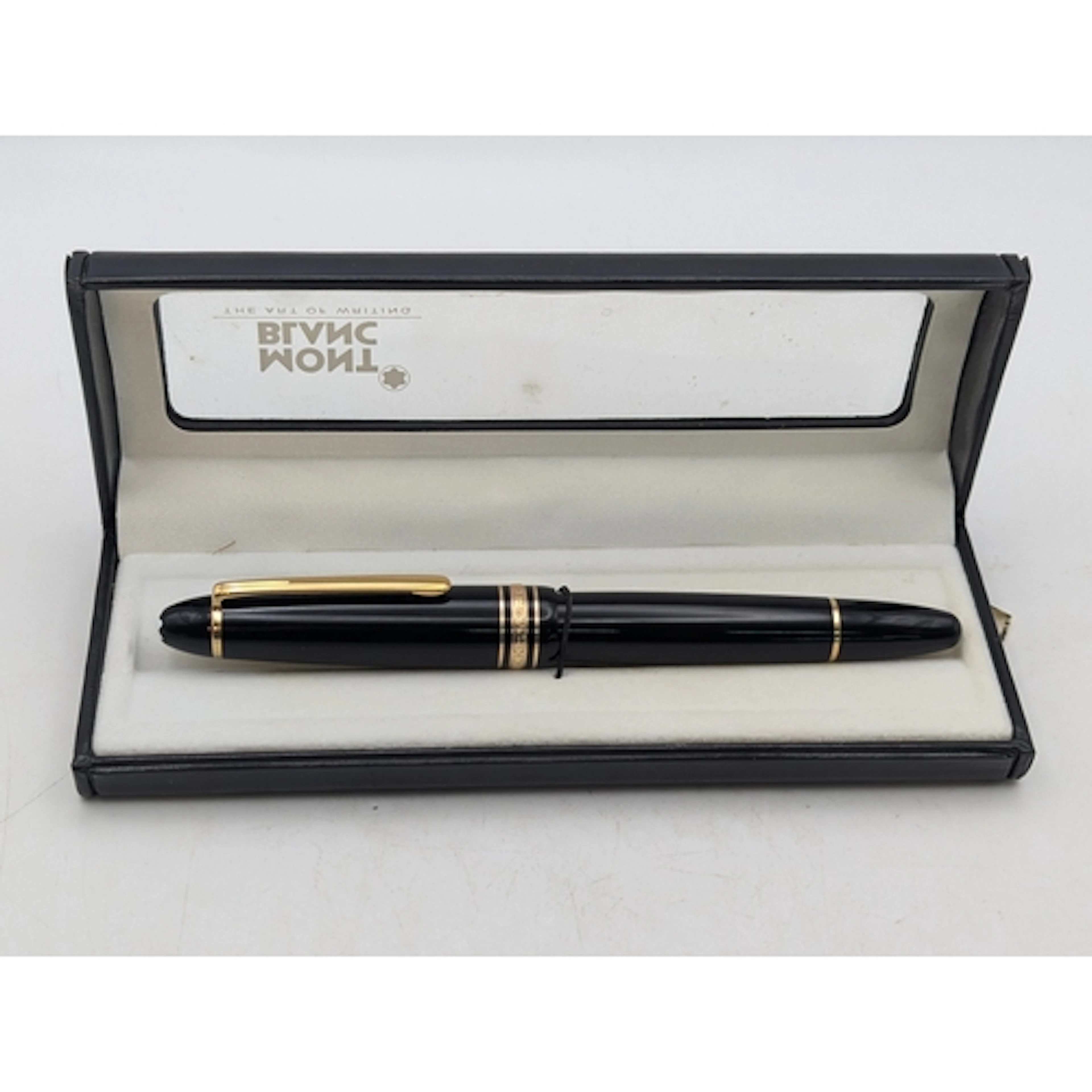 A boxed Mont Blanc Meisterstuck fountain pen having a 14k go...