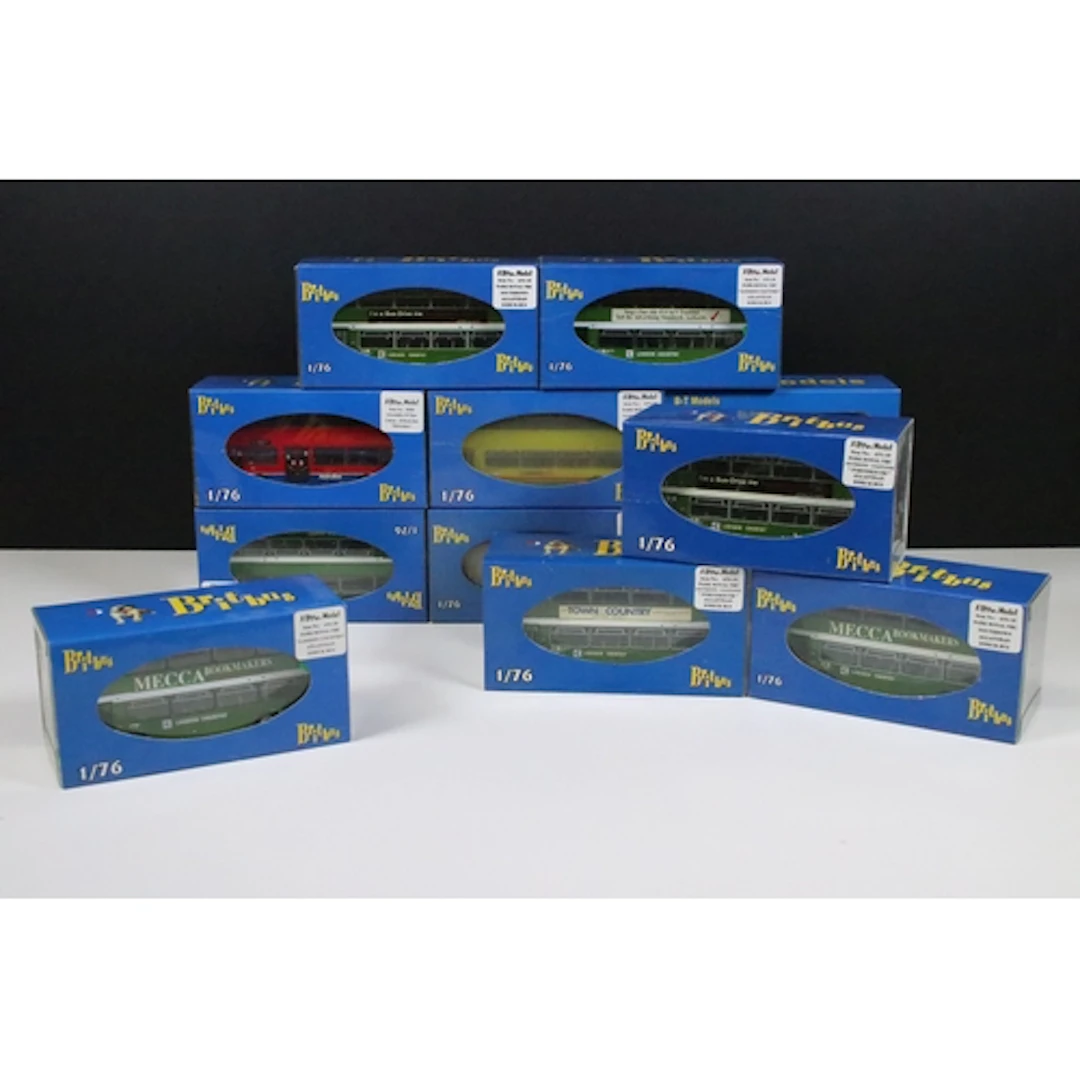 12 Boxed Britbus diecast model buses to include AN1-18 Park ...