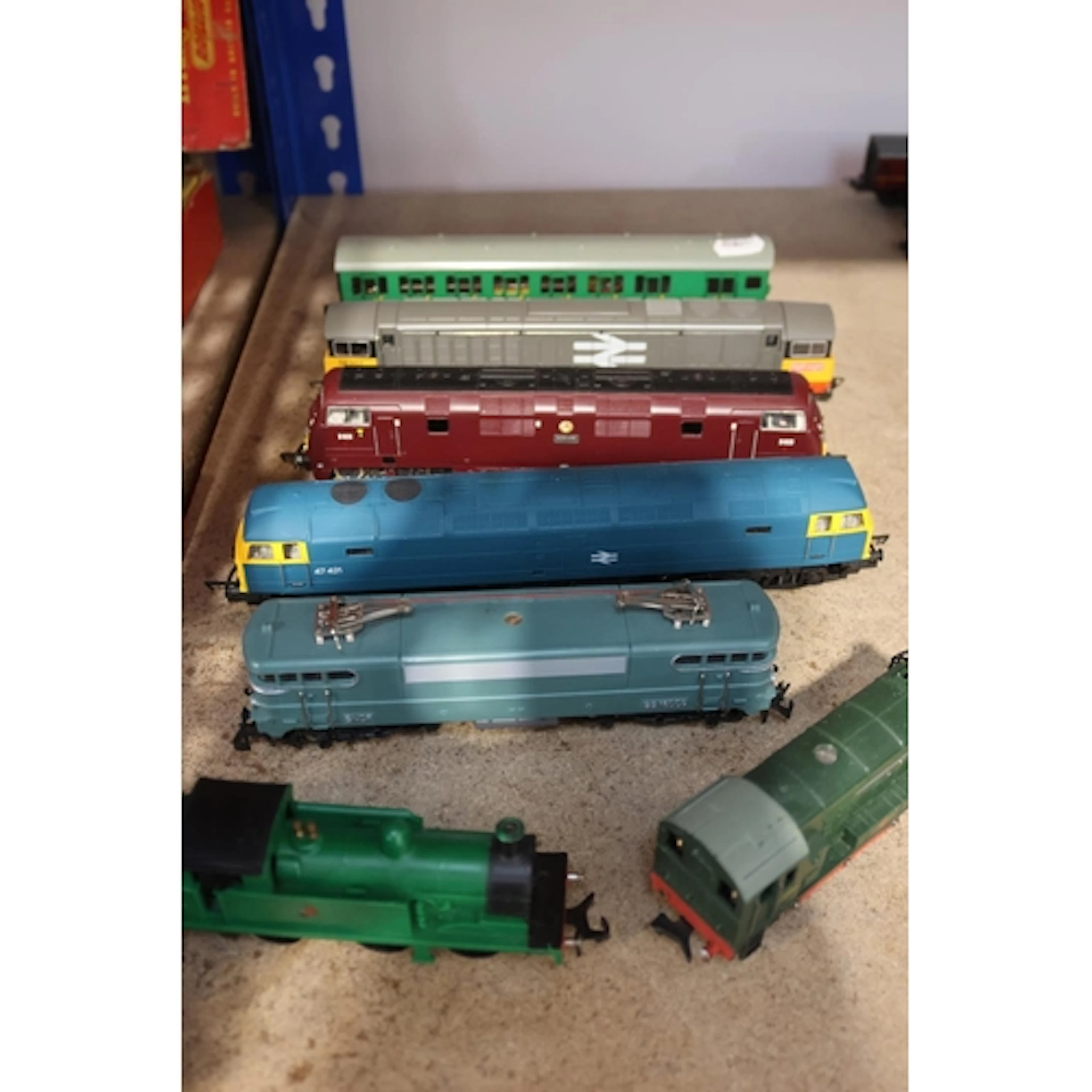 OO gauge model railway locomotives to include Mainline D823 ...