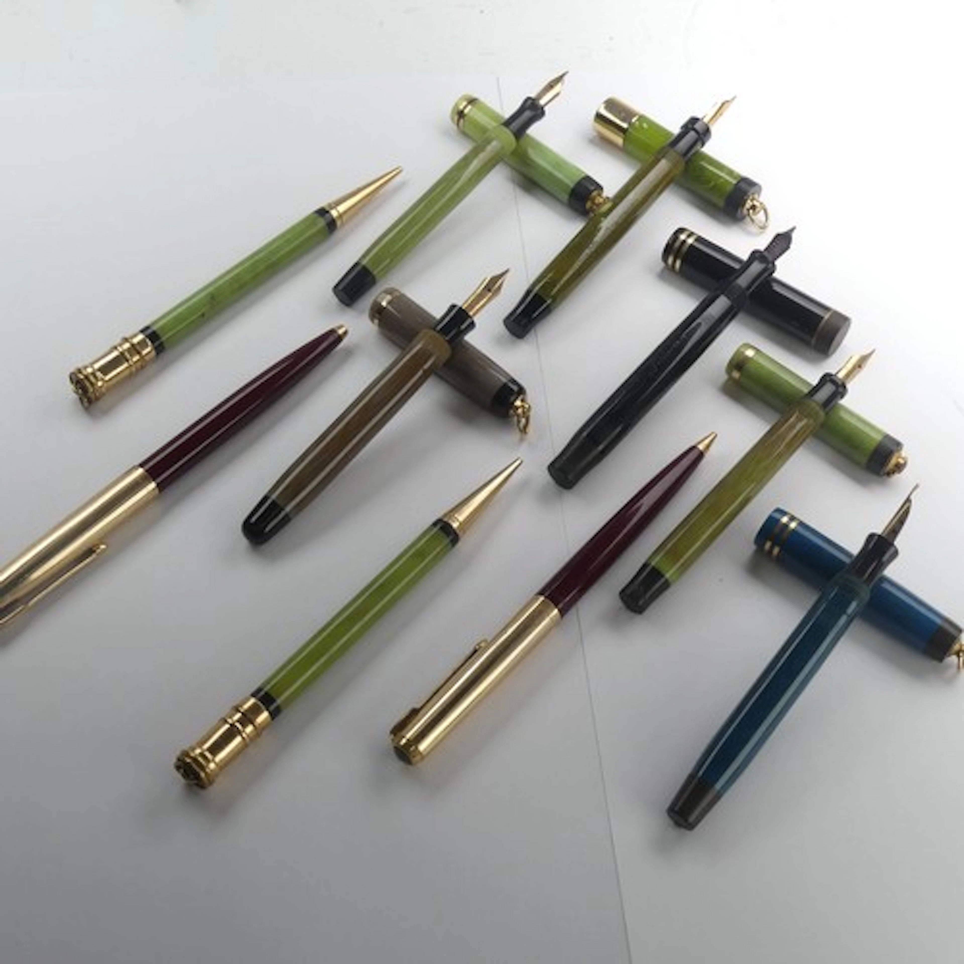 Parker; A Duofold Lucky Curve Fountain Pen, in jade cellullo...