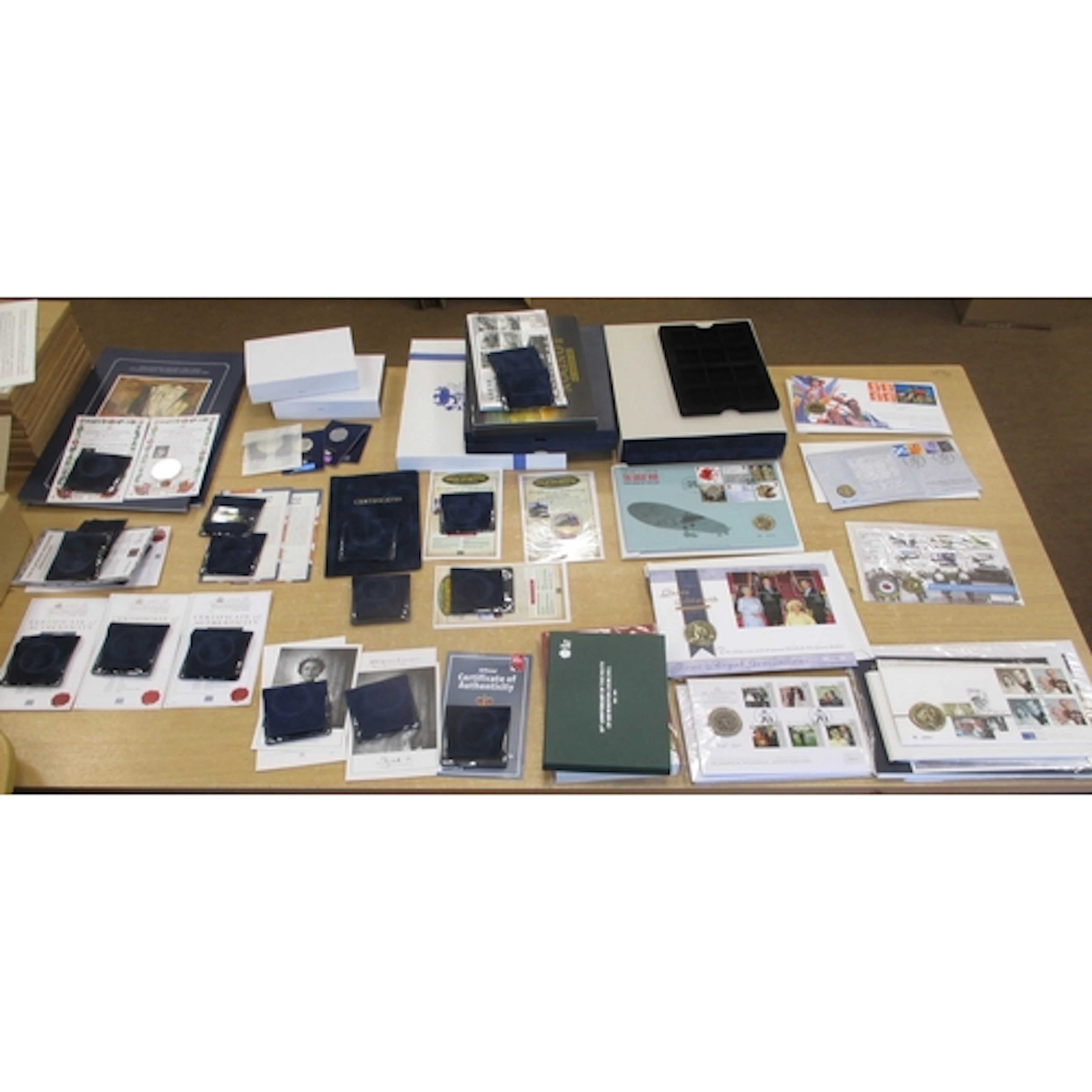 Mixed world collection, generally uncirculated, includes a s...