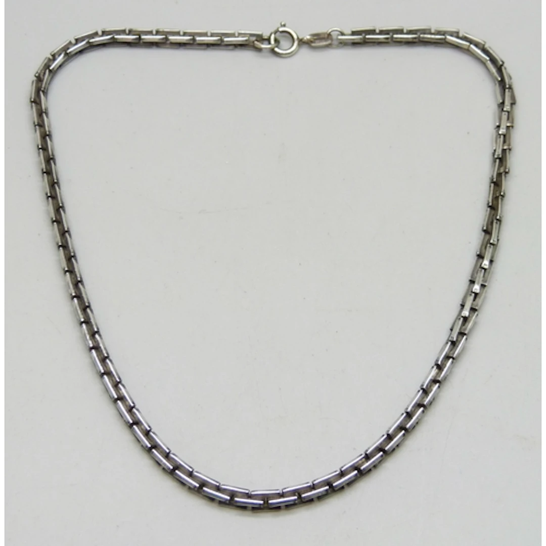 A short silver necklace, 23g, 35.5cm