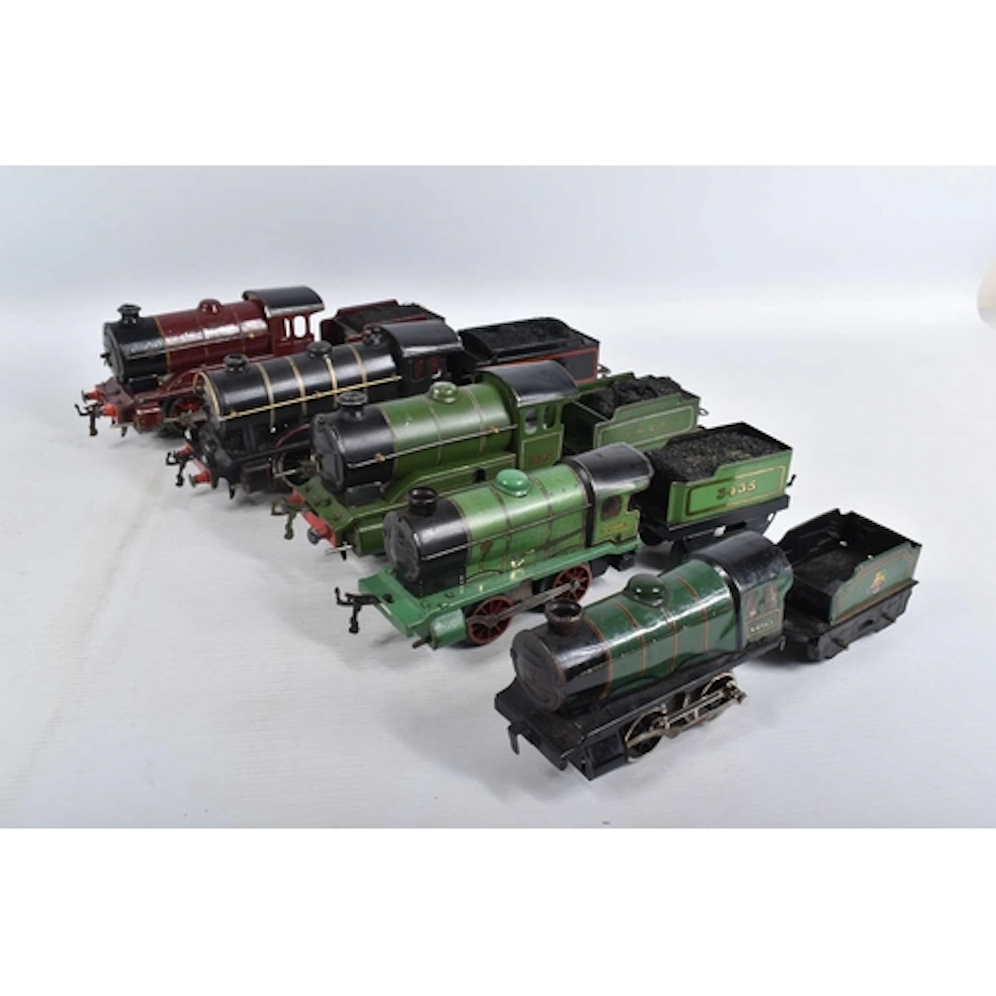 A QUANTITY OF UNBOXED HORNBY O GAUGE LOCOMOTIVE AND TENDERS,...