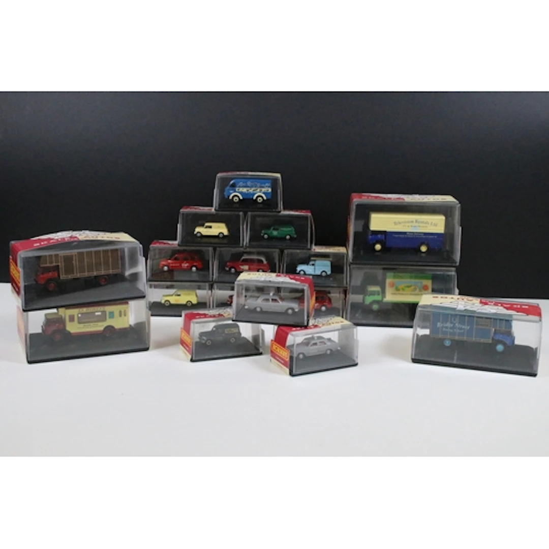17 Boxed / cased Hornby Skale Autos diecast models, all diec...