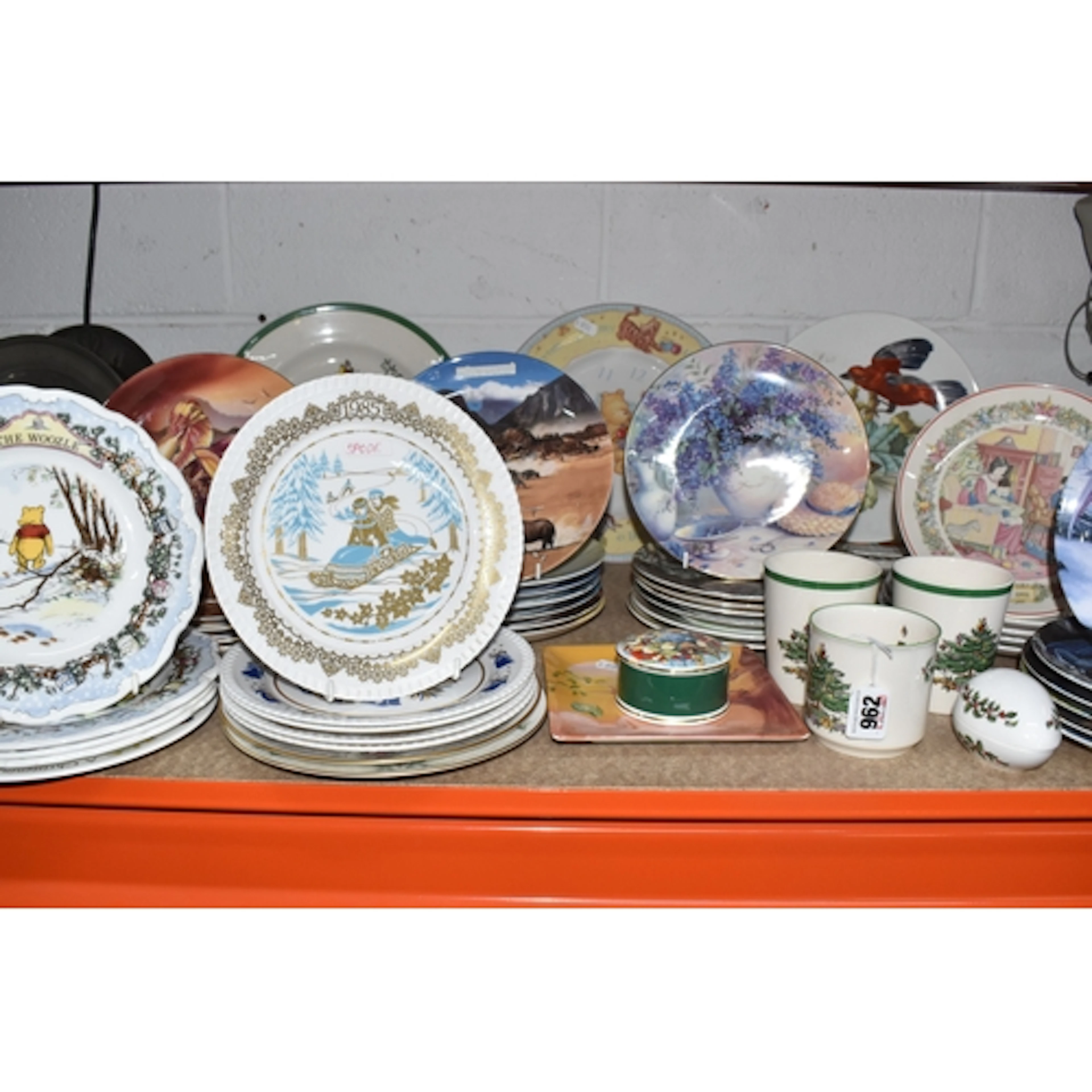 A GROUP OF COLLECTORS PLATES AND GIFTWARE, comprising Spode ...