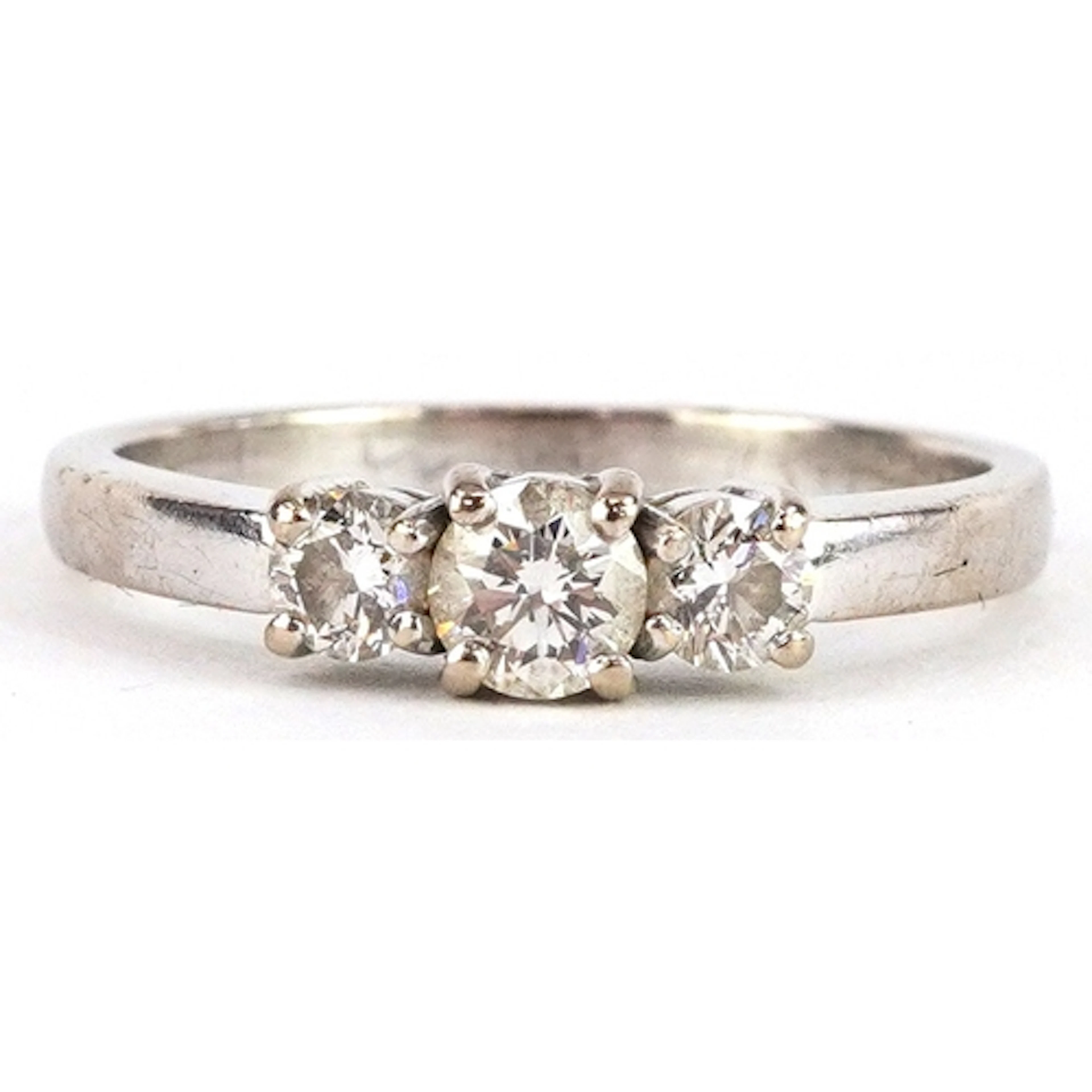 18ct gold white gold diamond trilogy ring, size O, 3.8g.