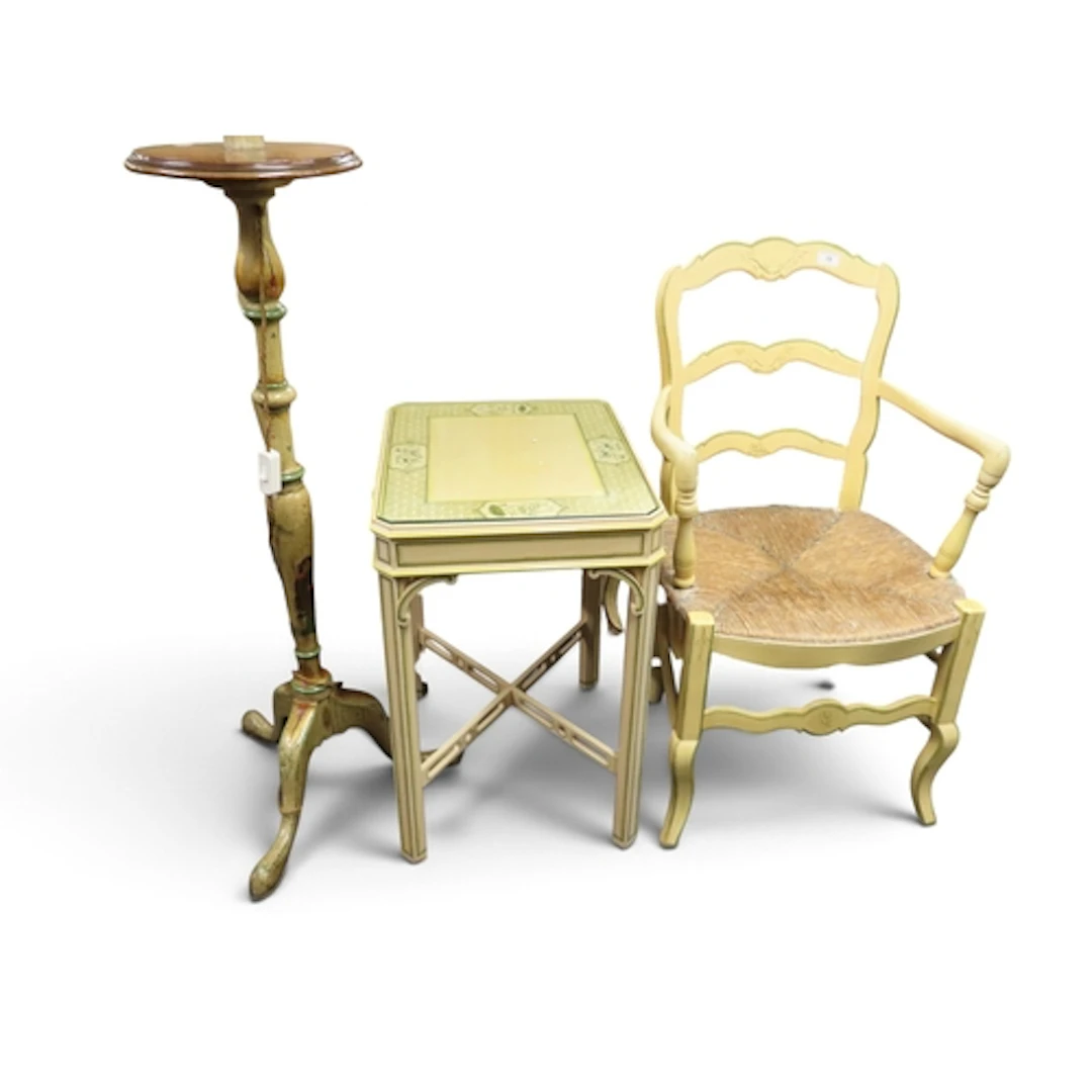 A lot comprising a 20th century Chinoiserie style painted tr...