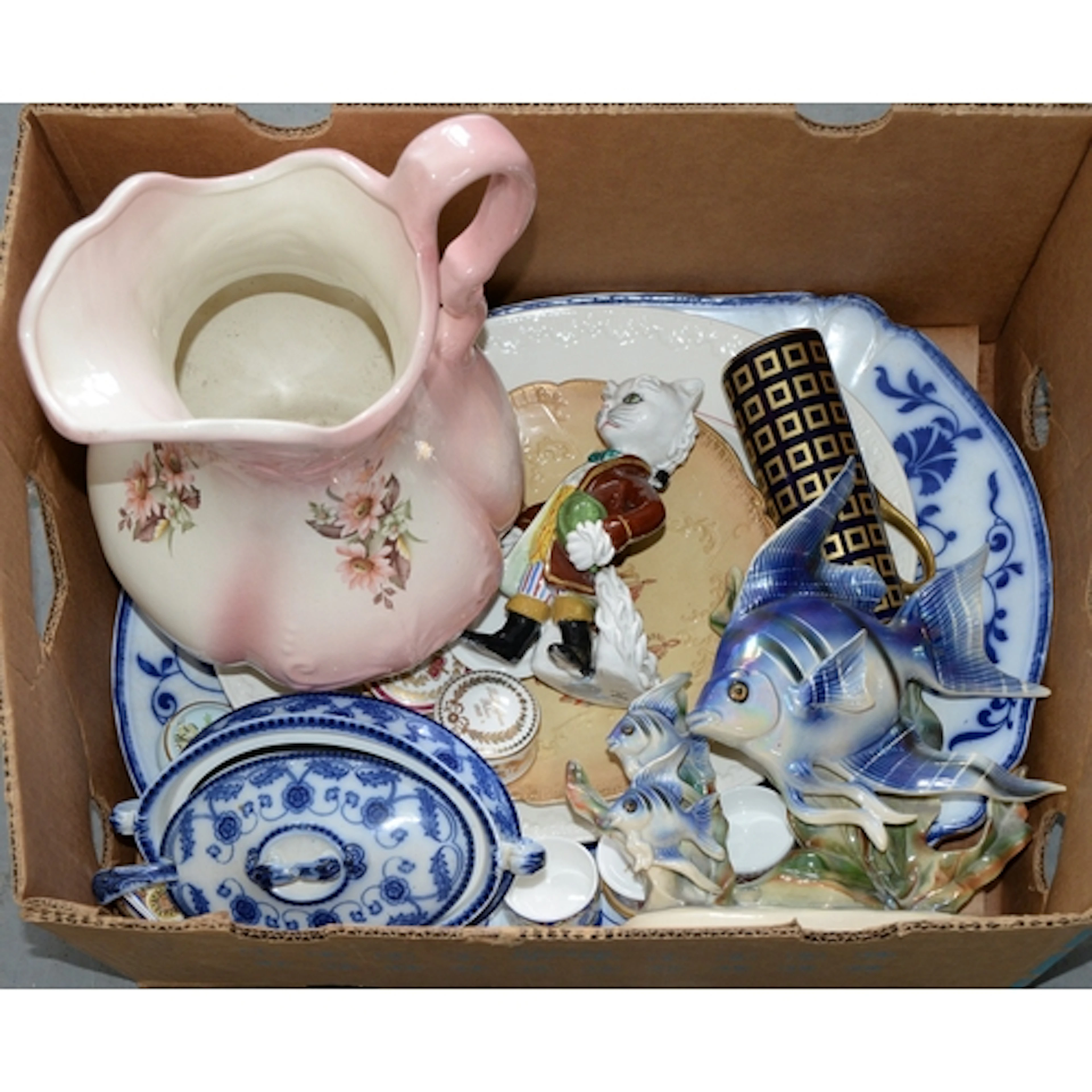 Miscellaneous ceramics, 19th c and later, to include a 'flow...
