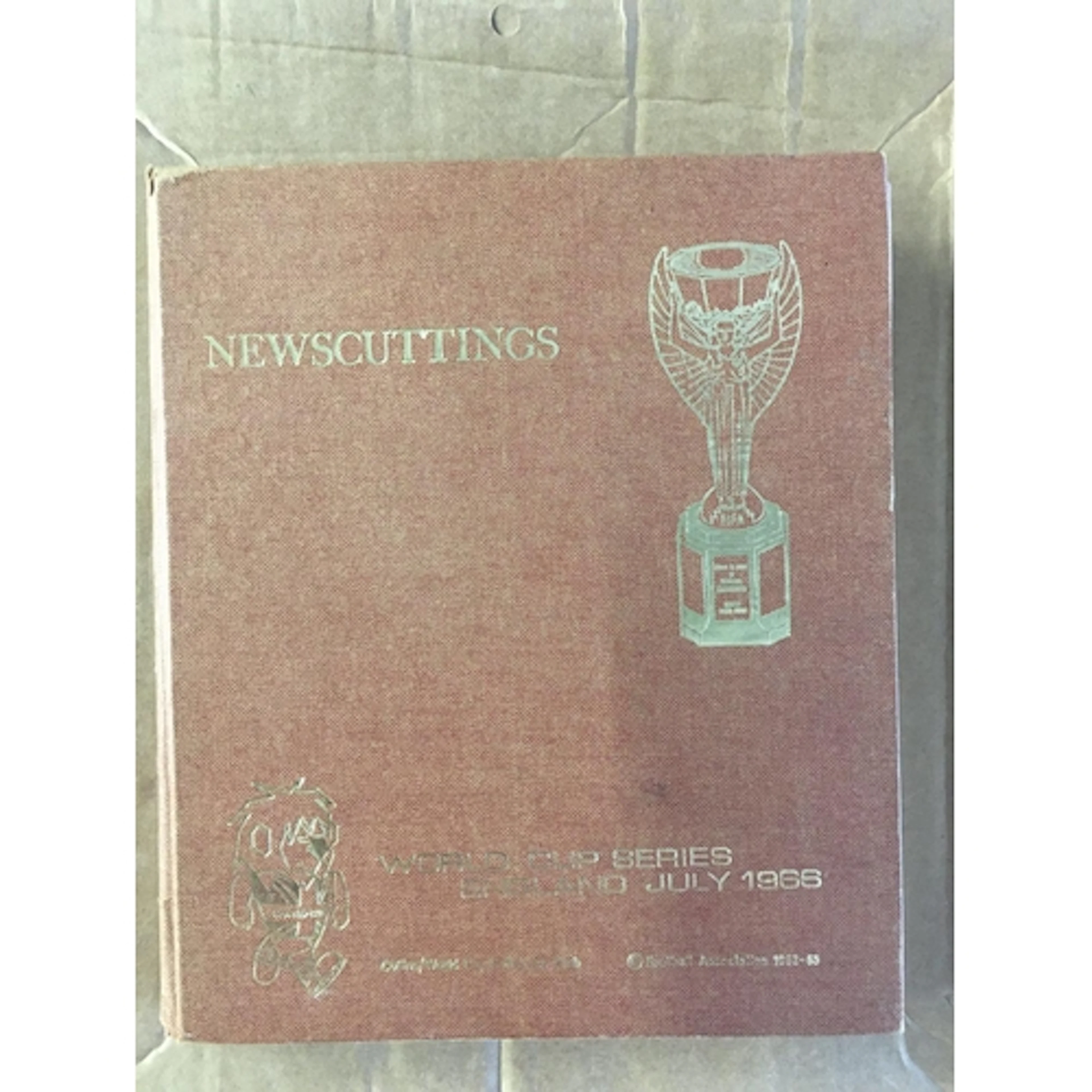 Tottenham Football Programmes + Memorabilia: 1963 press phot...