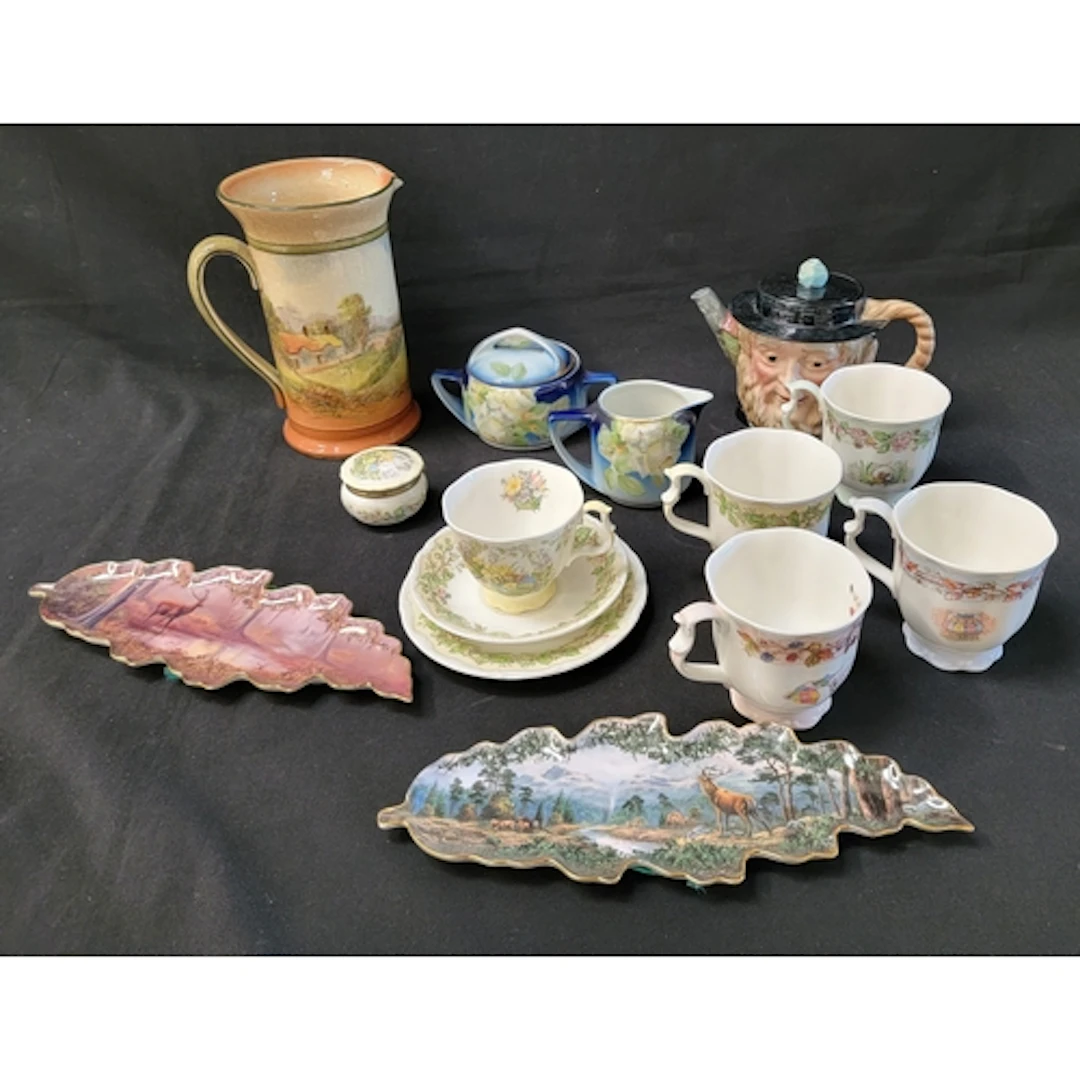 SELECTION OF DECORATIVE CERAMICS including Rosenthal 'Donat...