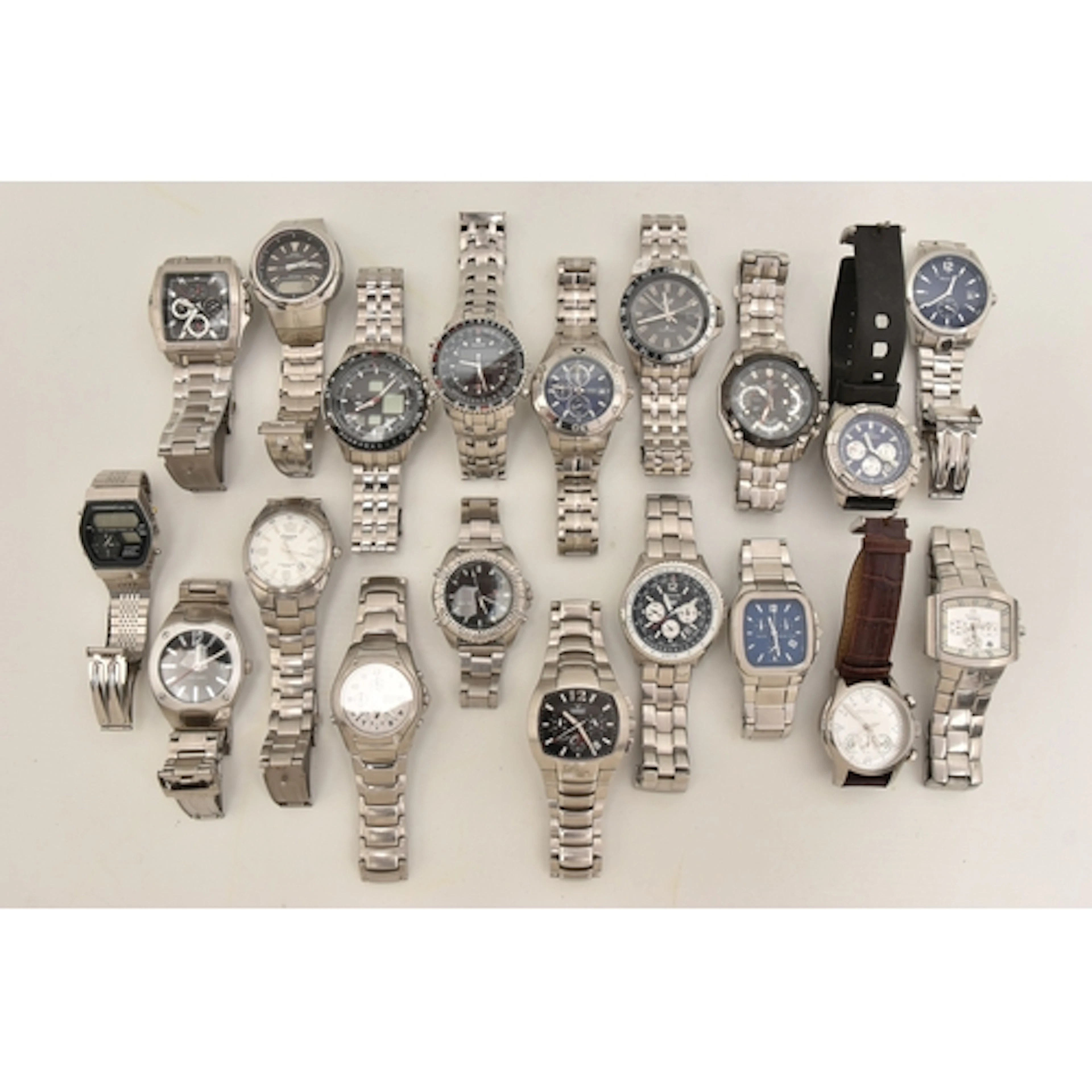 AN ASSORTMENT OF WRISTWATCHES, nineteen predominantly chrono...