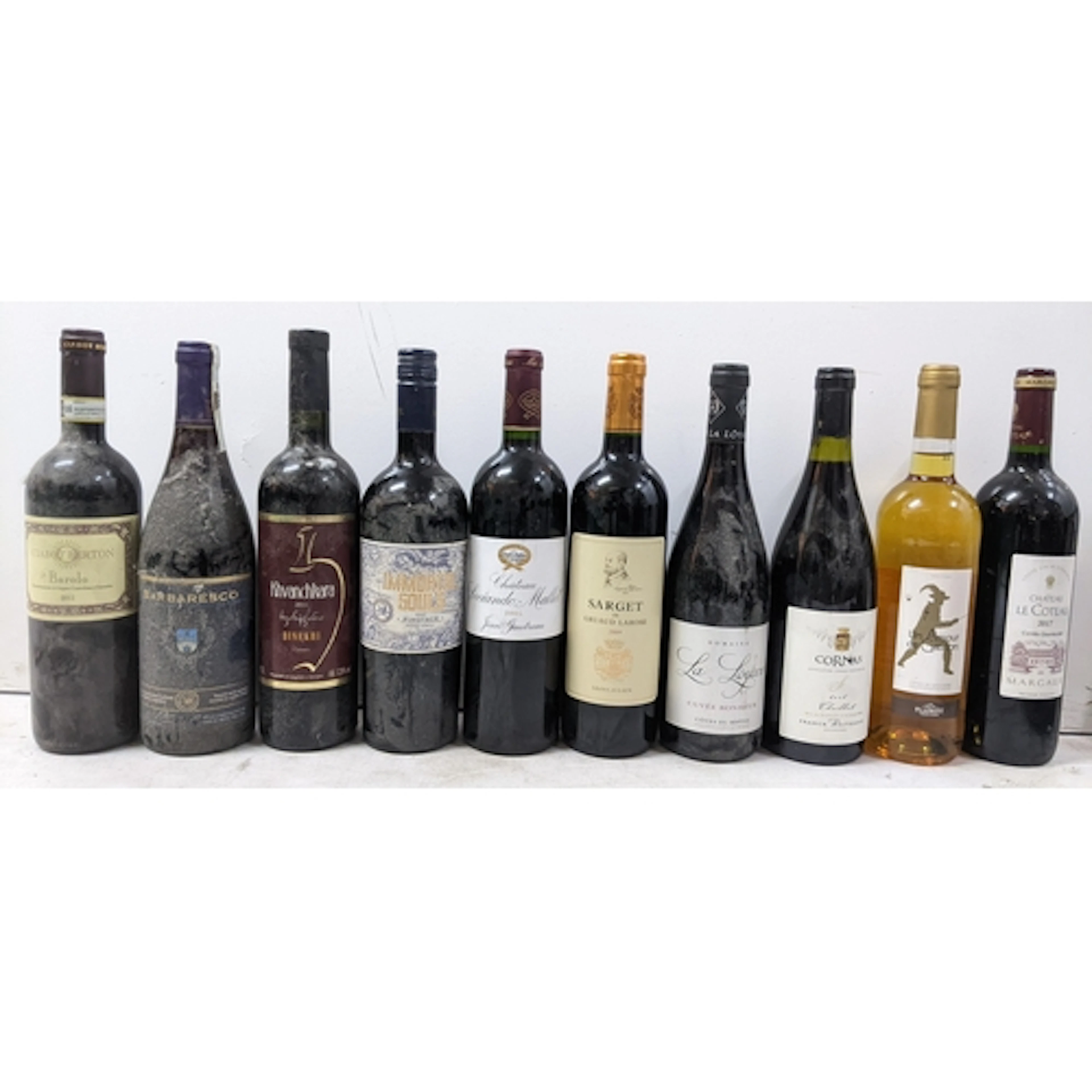 A mixed group of ten bottles of wine, comprising: - Un Amour...