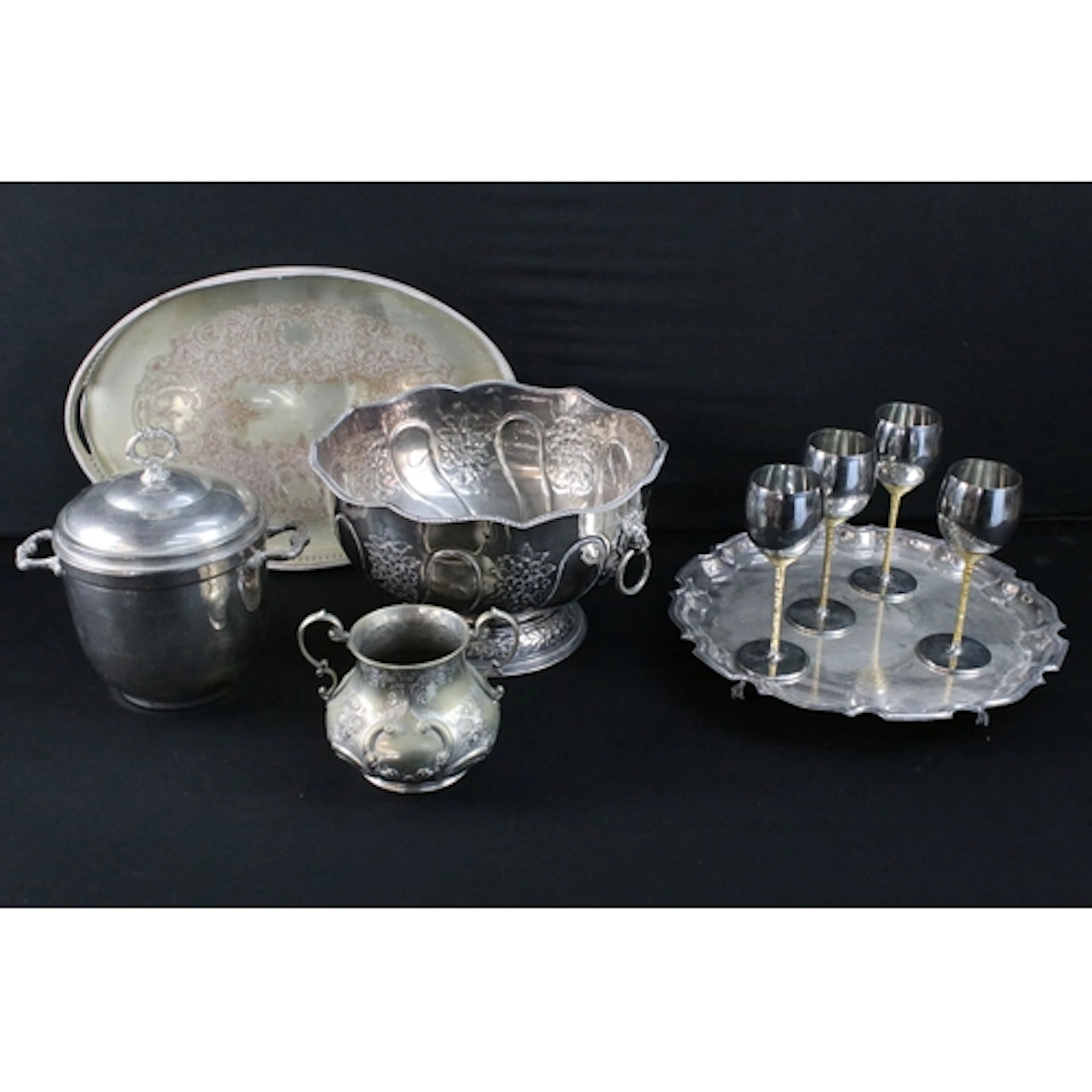 Collection of silver plate, to comprise an twin handled punc...