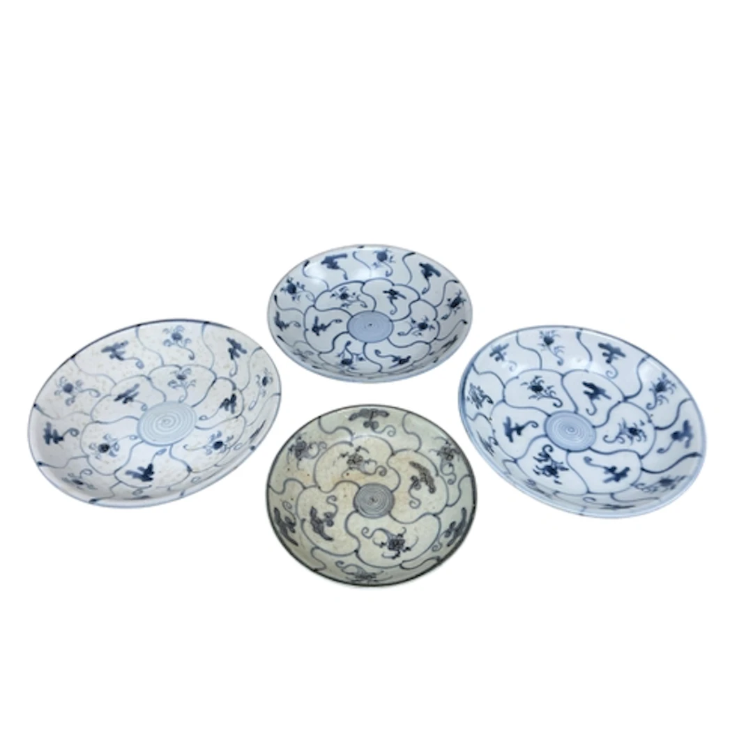 Four Chinese Tek Sing cargo blue and white dishes, largest 1...
