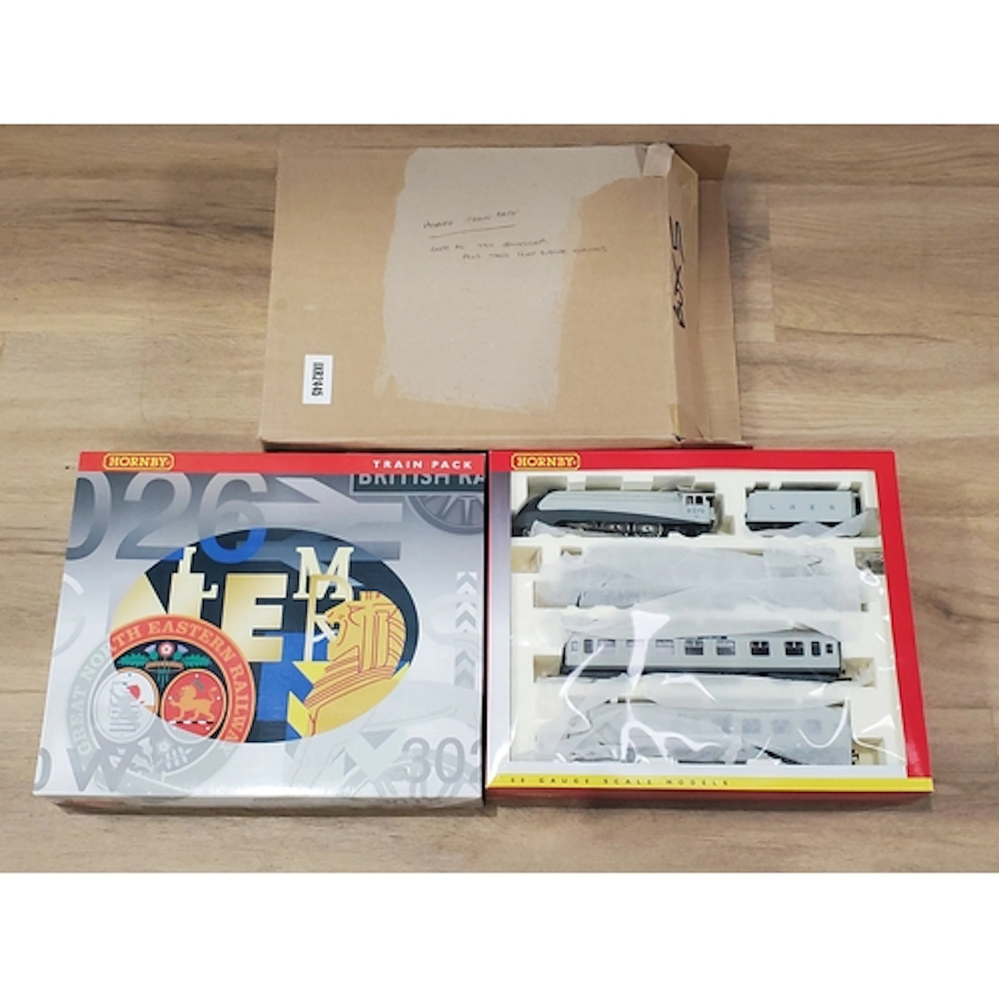 Hornby (China) R2445 Limited Edition 'Silver Jubilee' Train ...