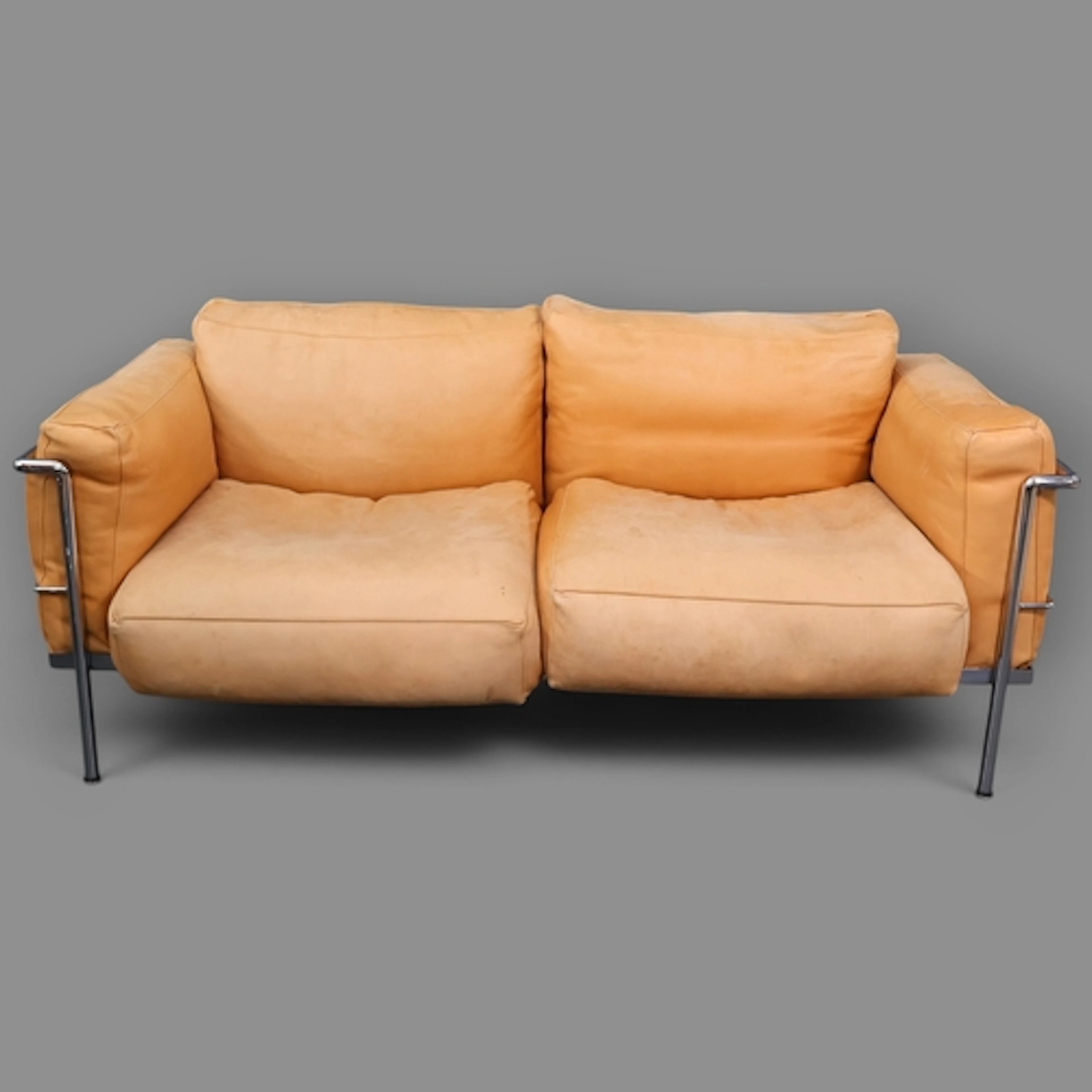 An Italian leather and chrome steel LC3 Bauhaus style sofa i...