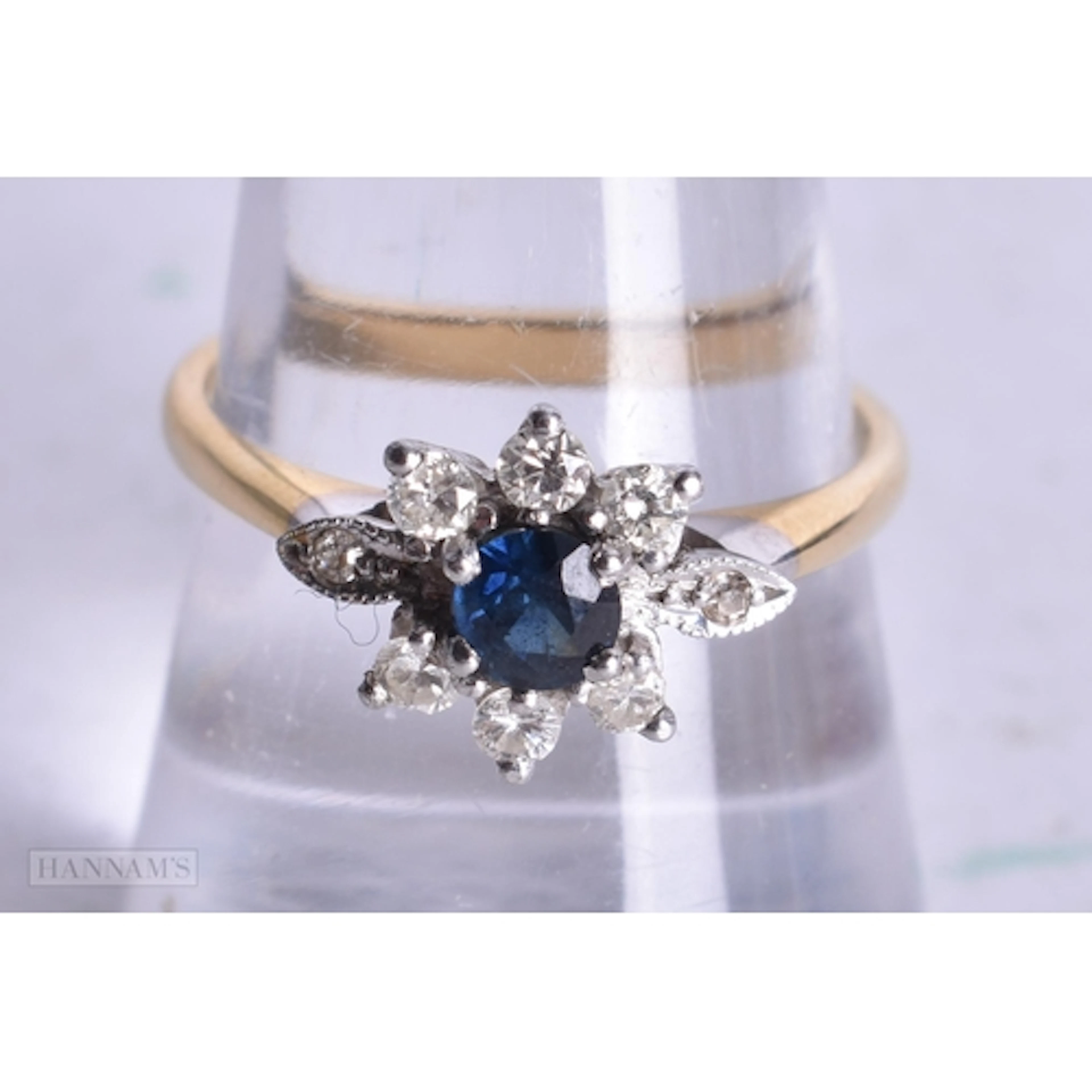 18ct gold sapphire diamond cluster ring (3.4g). P/Q.