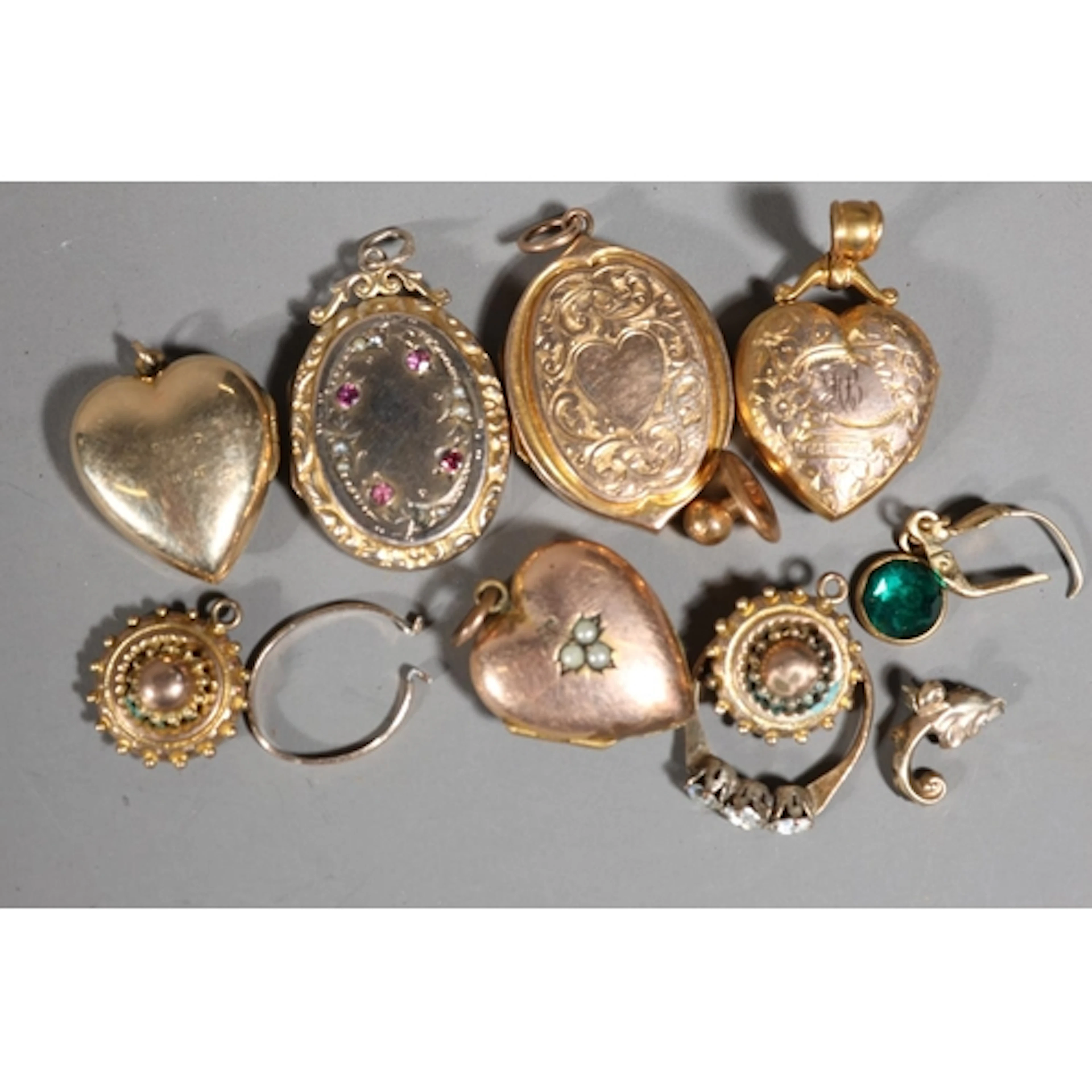 Gold tone and gold plated jewellery to include pendant locke...