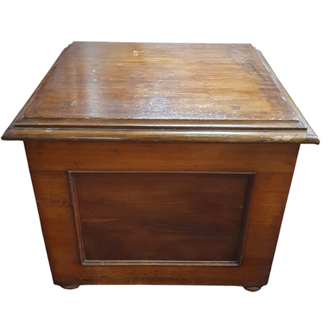 Of lovely quality an early 19th Century fold up Commode quit...