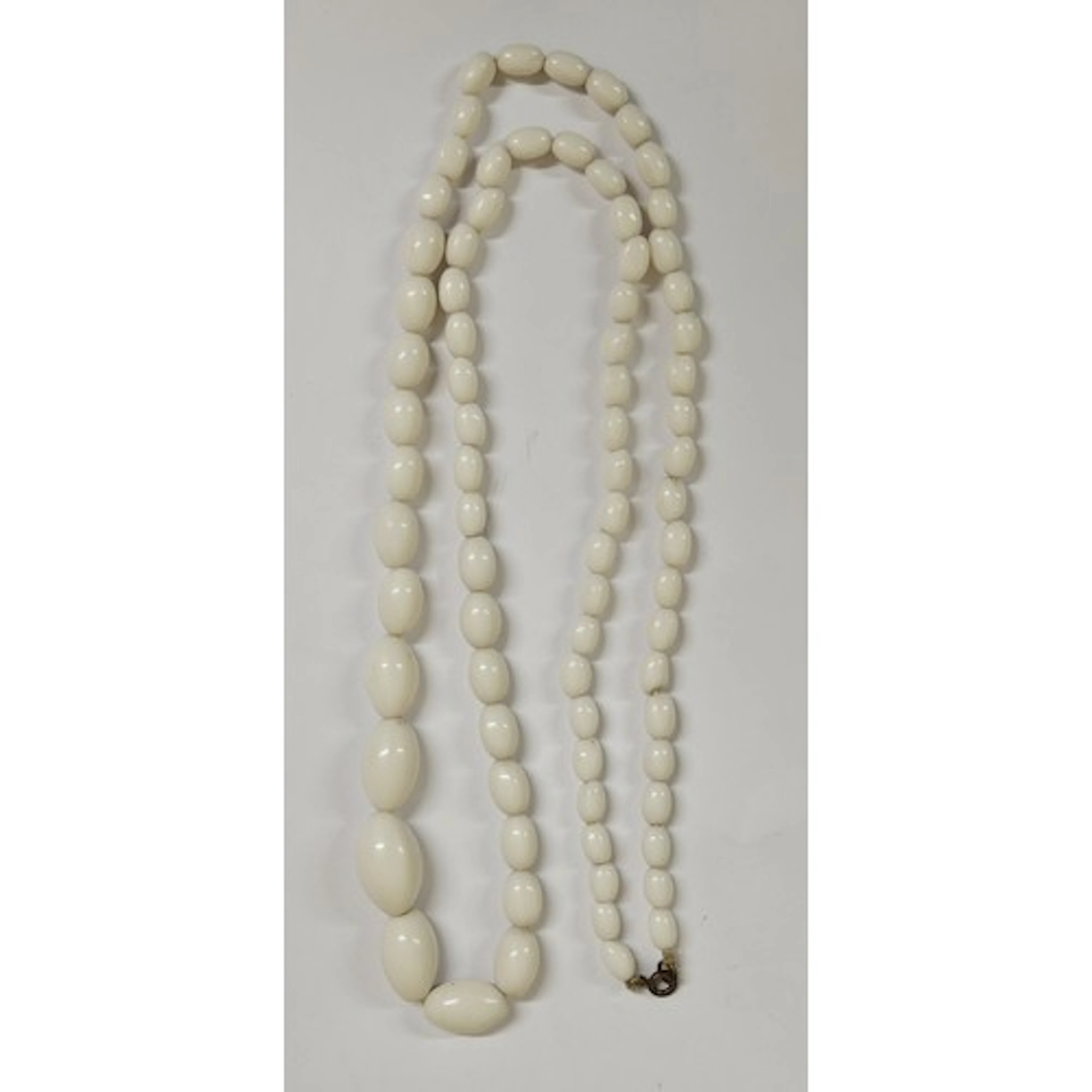 Vintage Uranium Milk Glass Beaded Necklace with 36.5cm drop,...