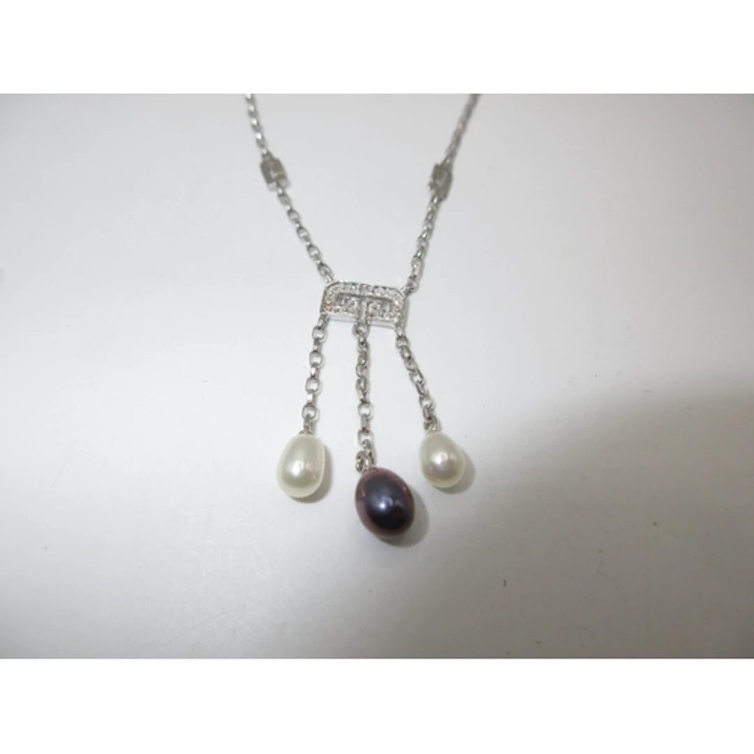 9ct White Gold Necklace with 3 Pearl Drops, 3.22g