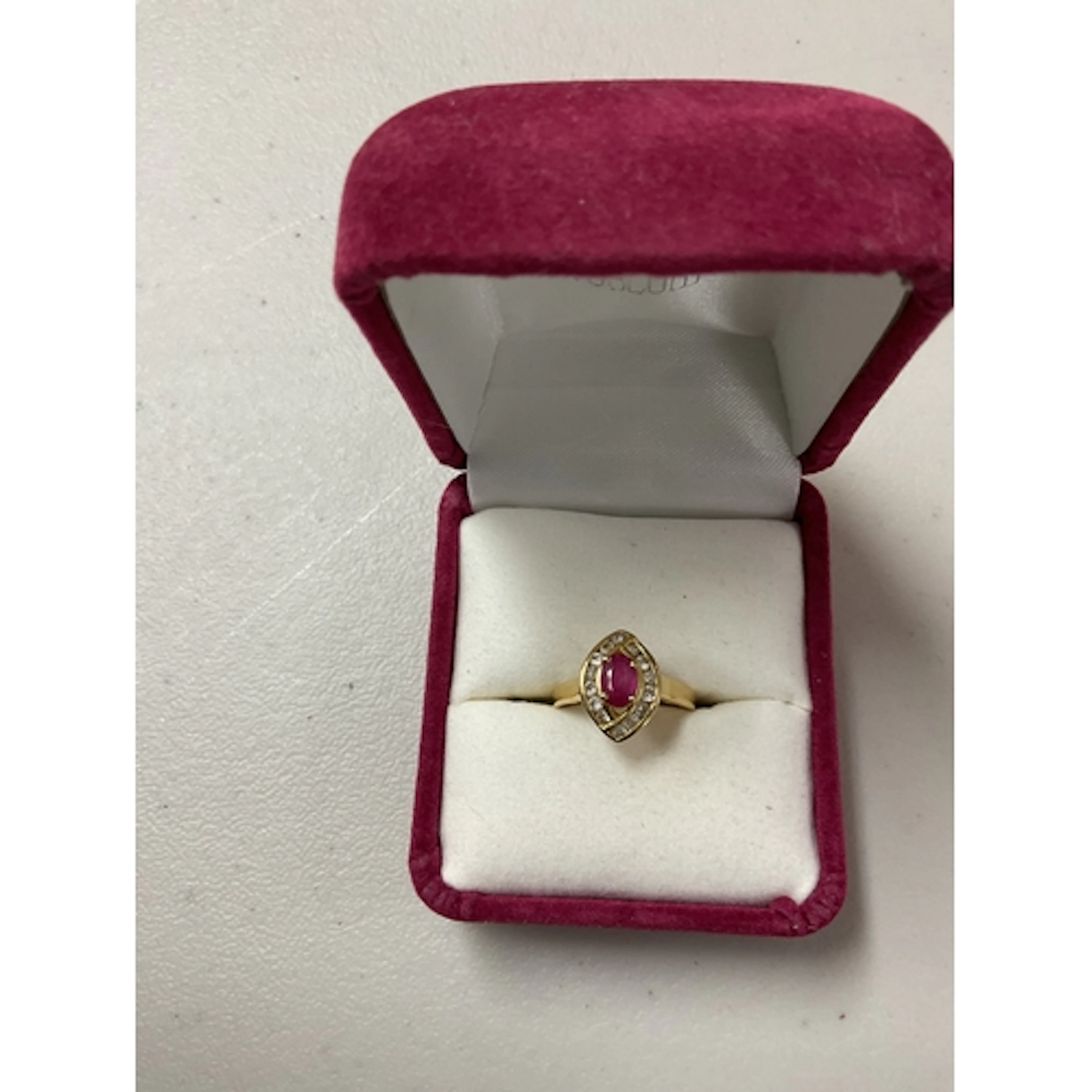 18 ct ruby and diamond ring weight 3.4 grams
