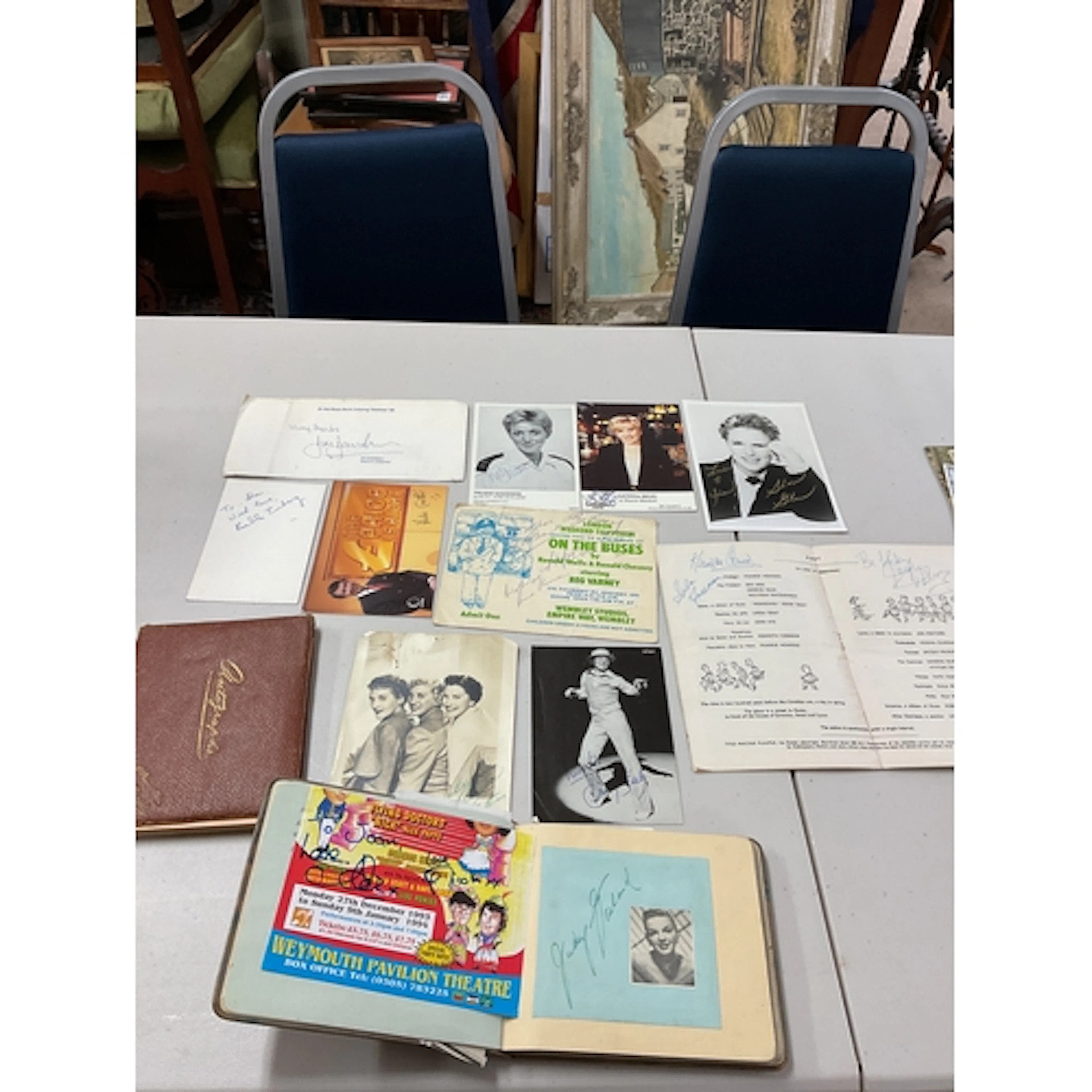 Qty vintage autographs to inc Judy Garland, on the buses cas...