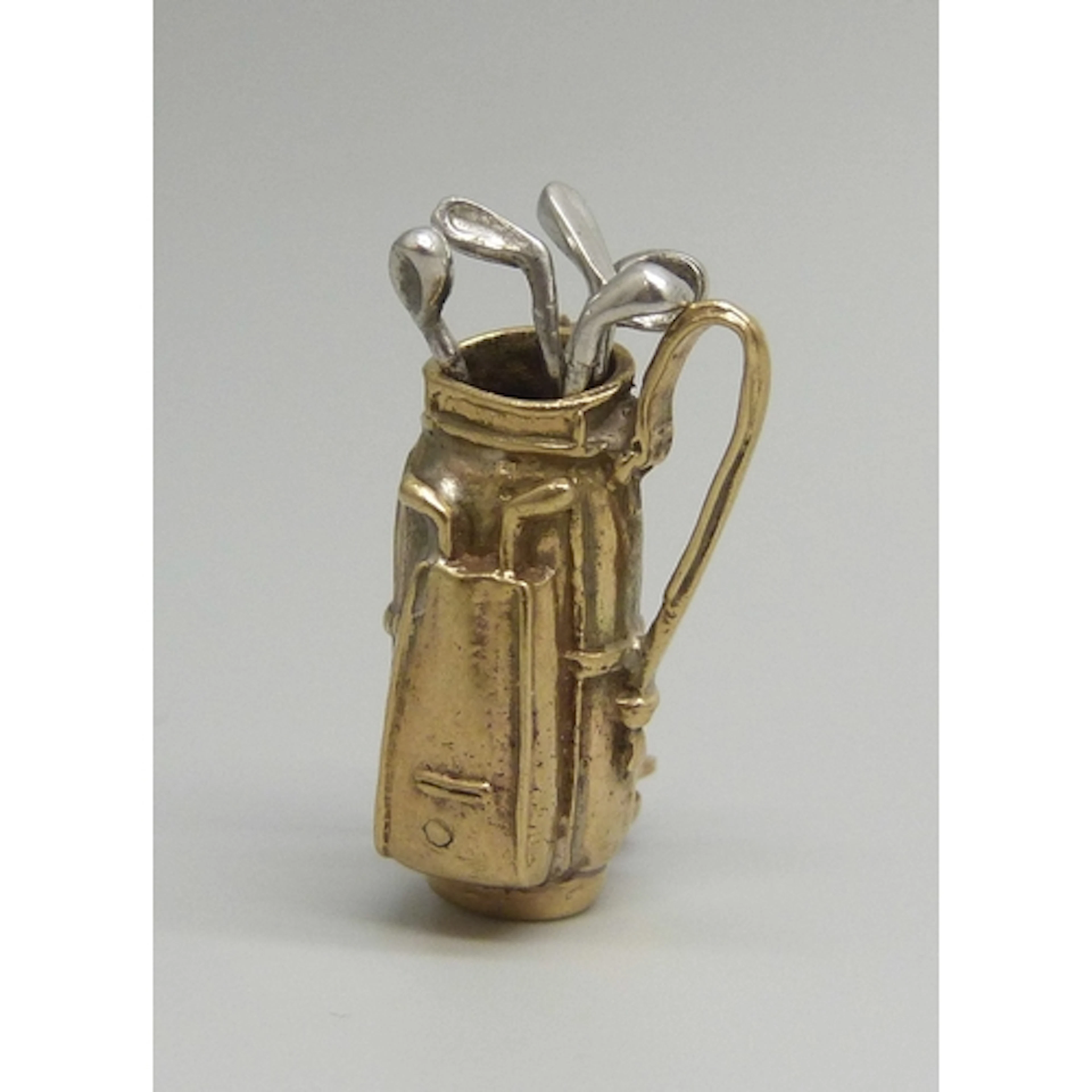 A 9ct gold charm, pendant or brooch in the form of golf club...