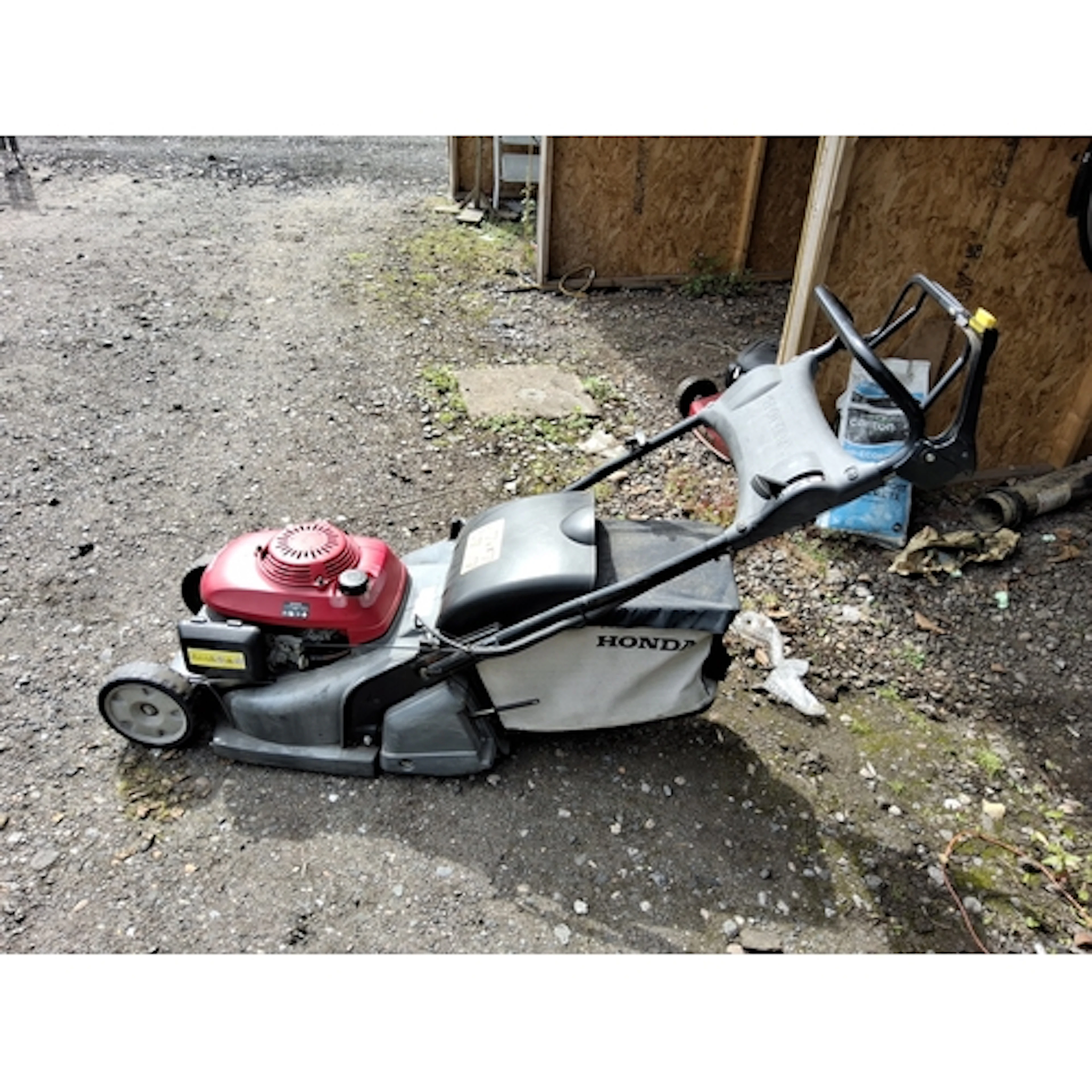 A HONDA HRX 426 PETROL LAWN MOWERS with grassbox (engine pul...